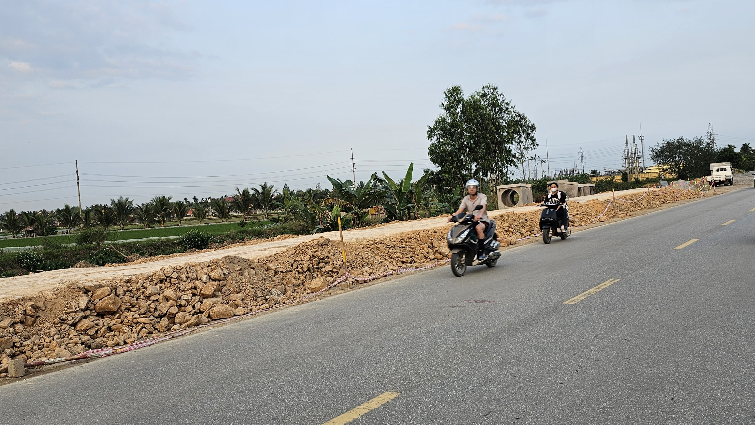 Hải Dương: Ngổn ngang c&ocirc;ng trường đường tỉnh 391, nghi vấn g&acirc;y nứt nh&agrave; d&acirc;n- Ảnh 14.