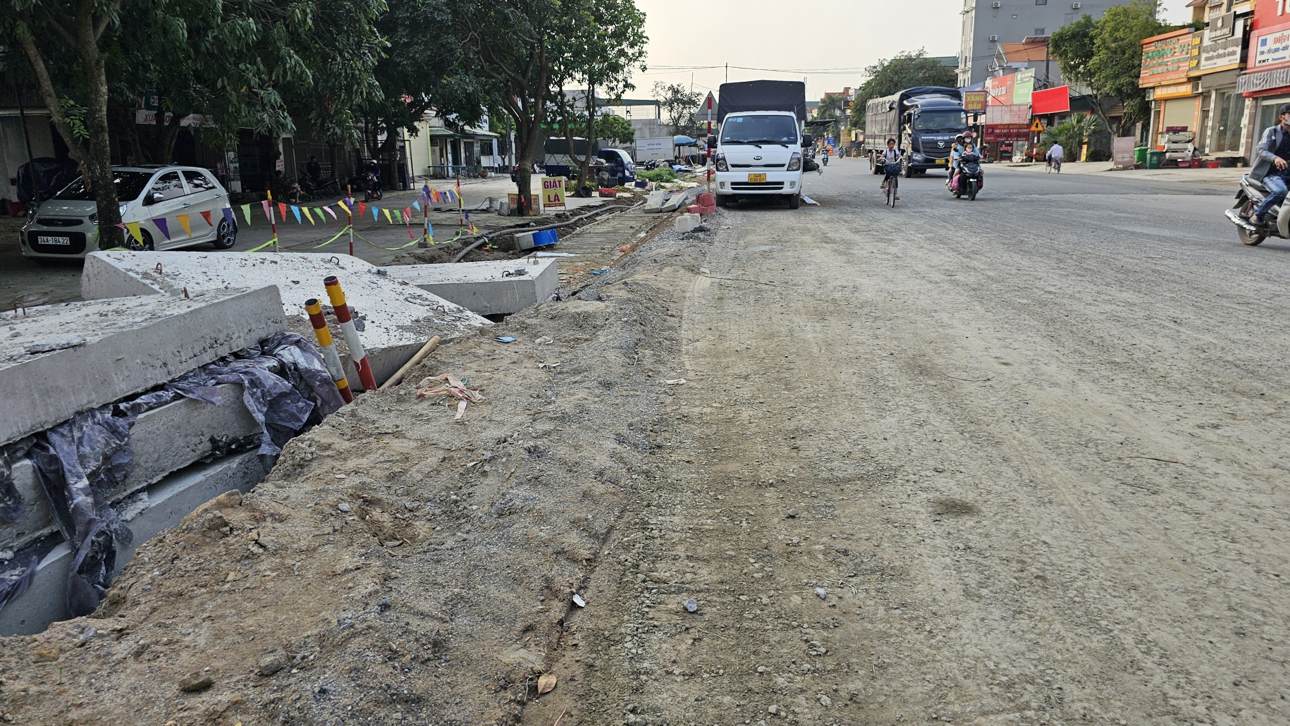 Hải Dương: Ngổn ngang c&ocirc;ng trường đường tỉnh 391, nghi vấn g&acirc;y nứt nh&agrave; d&acirc;n- Ảnh 5.