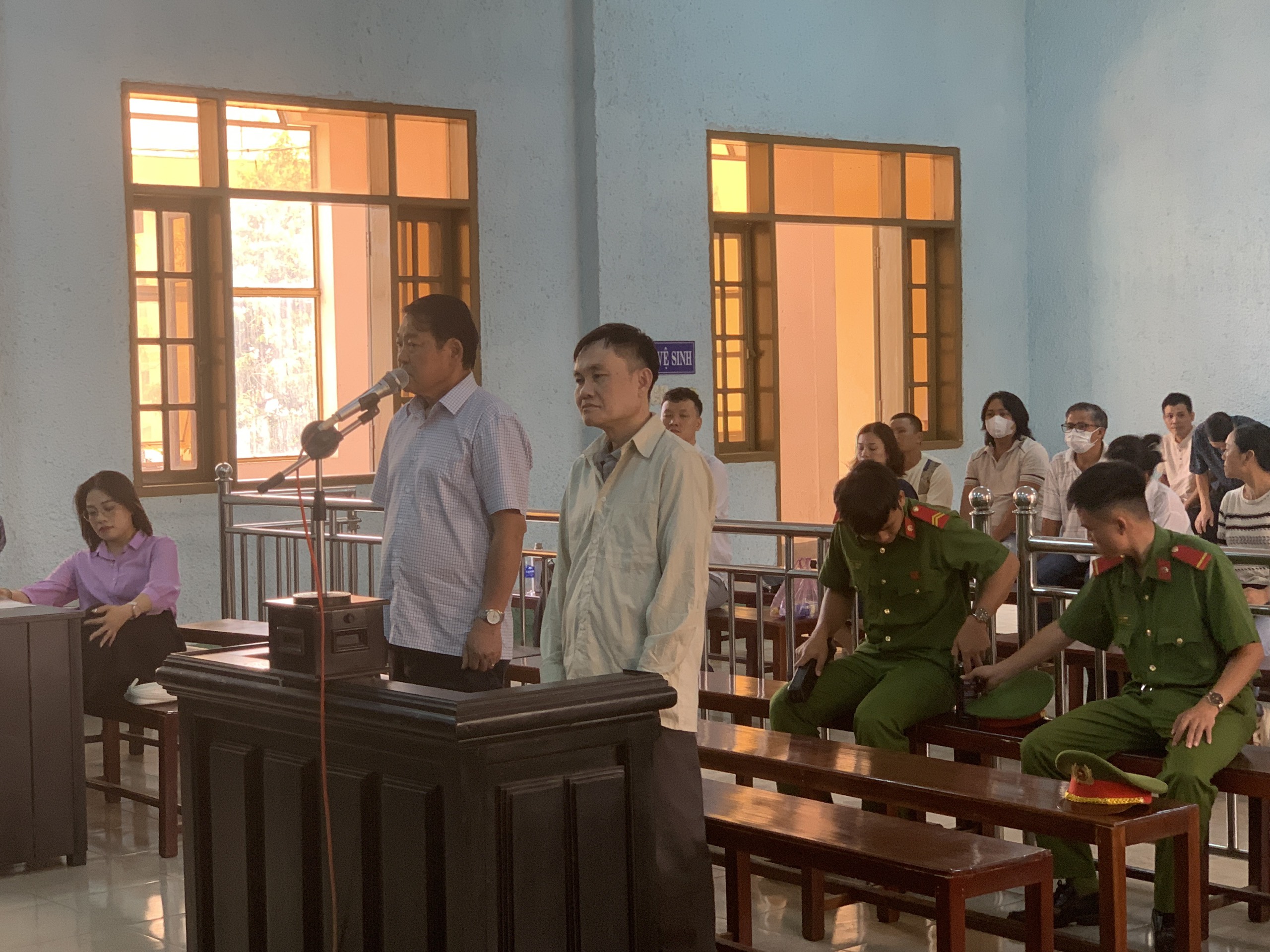 Cựu Gi&aacute;m đốc sở GD&ĐT Gia Lai bị phạt 12 th&aacute;ng t&ugrave; treo- Ảnh 1.