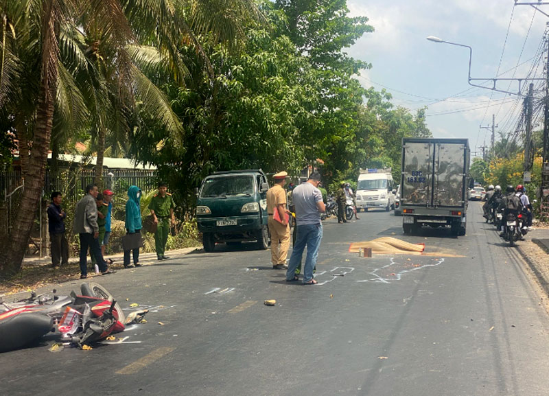 Hiện trường vụ tai nạn l&agrave;m thanh ni&ecirc;n 21 tuổi tử vong tại chỗ.