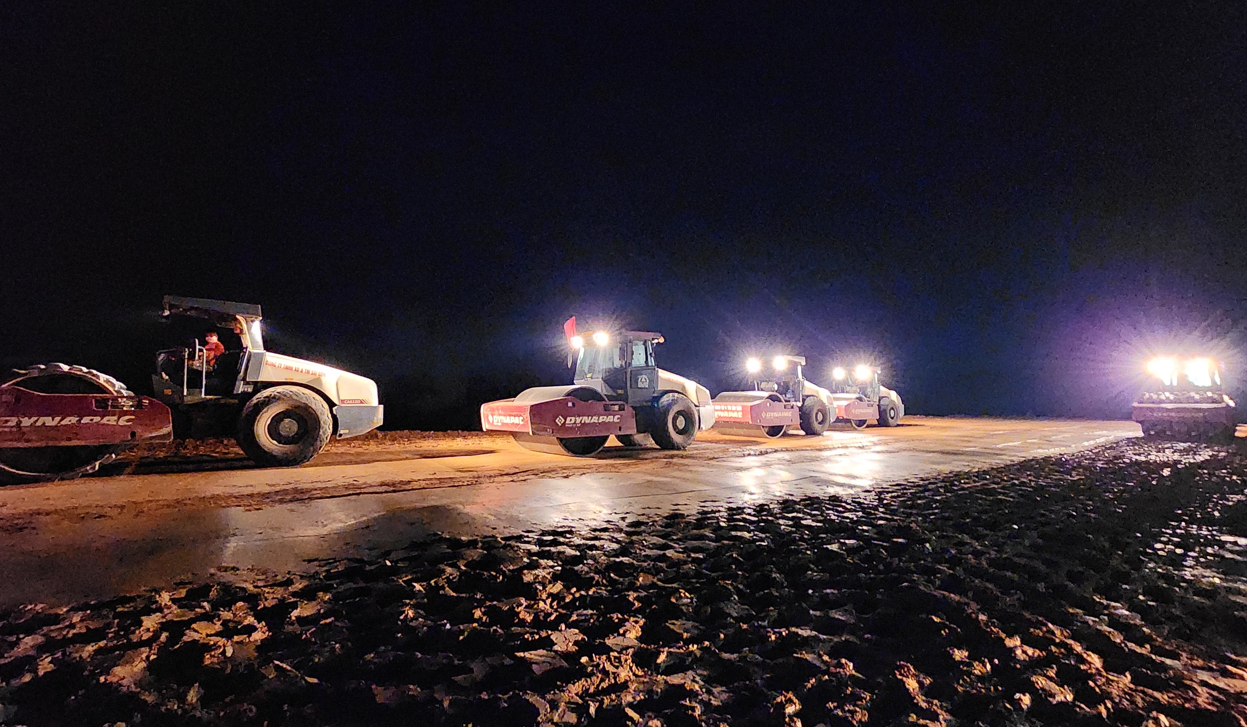 &ldquo;Kh&ocirc;ng ngủ&rdquo; tr&ecirc;n c&ocirc;ng trường cao tốc Kh&aacute;nh H&ograve;a - Bu&ocirc;n Ma Thuột- Ảnh 1.