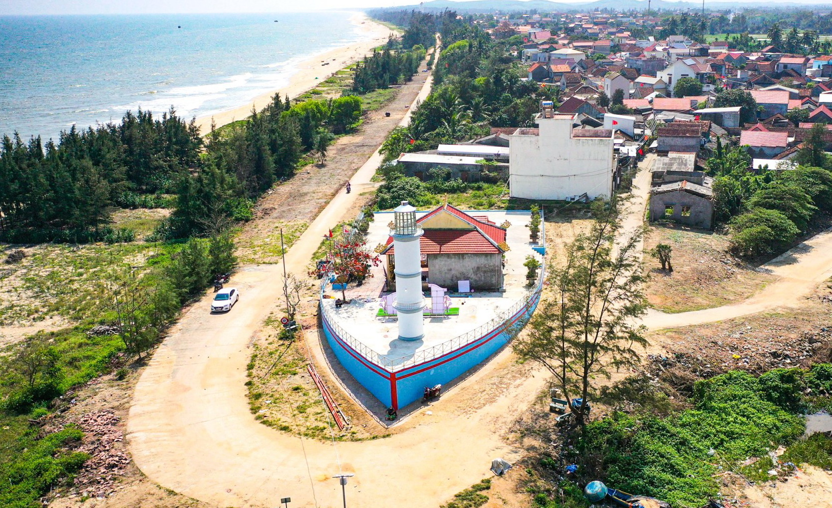 Độc đ&aacute;o miếu thờ h&igrave;nh con t&agrave;u 1.500m2 nơi cửa biển Quảng Ng&atilde;i- Ảnh 4.