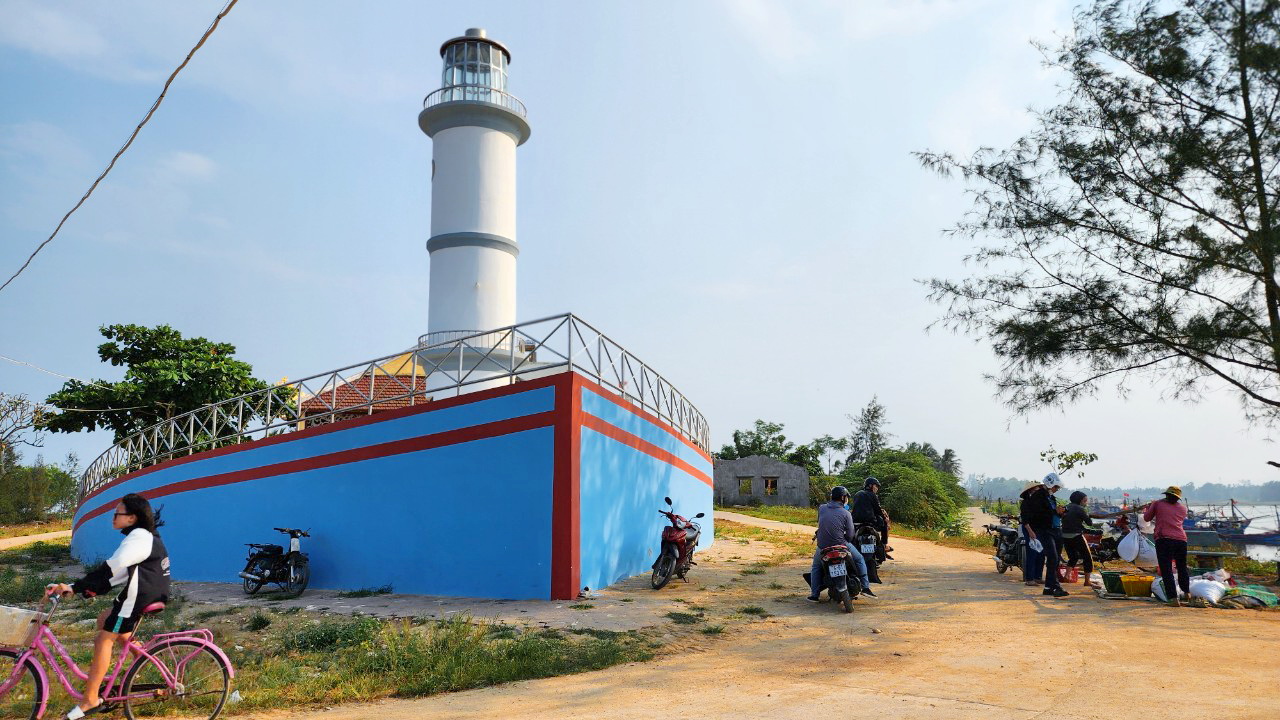 Độc đ&aacute;o miếu thờ h&igrave;nh con t&agrave;u 1.500m2 nơi cửa biển Quảng Ng&atilde;i- Ảnh 2.