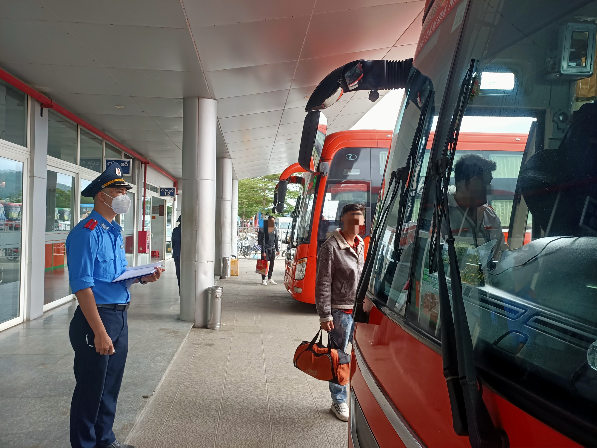 Đà Nẵng tước phù hiệu hơn 100 xe kinh doanh vận tải chạy quá tốc độ- Ảnh 1. Đà Nẵng tước phù hiệu hơn 100 xe kinh doanh vận tải chạy quá tốc độ- Ảnh 1.