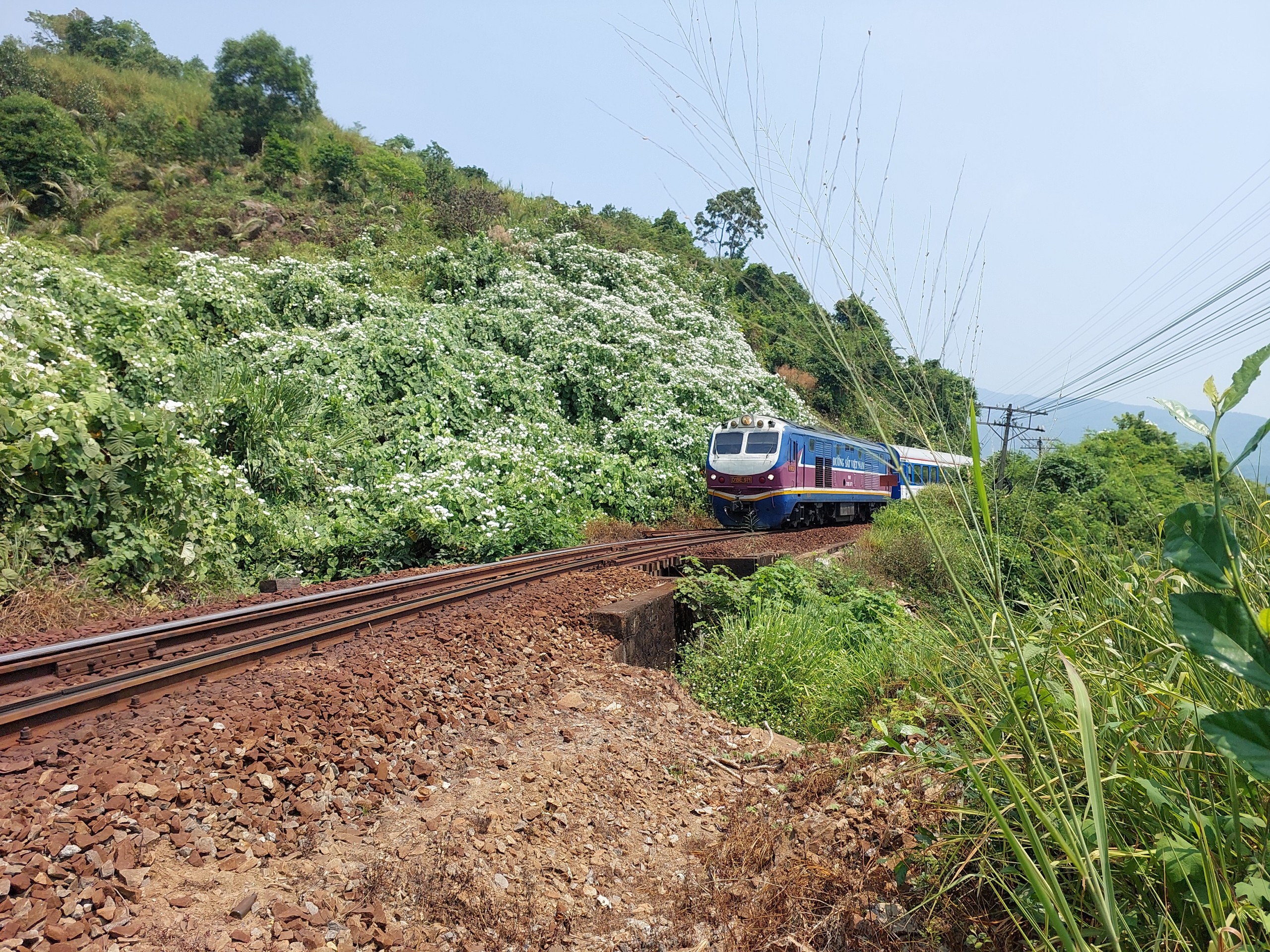 Cận cảnh cầu, hầm đường sắt qua đ&egrave;o Hải V&acirc;n xuống cấp, thấm dột- Ảnh 4.