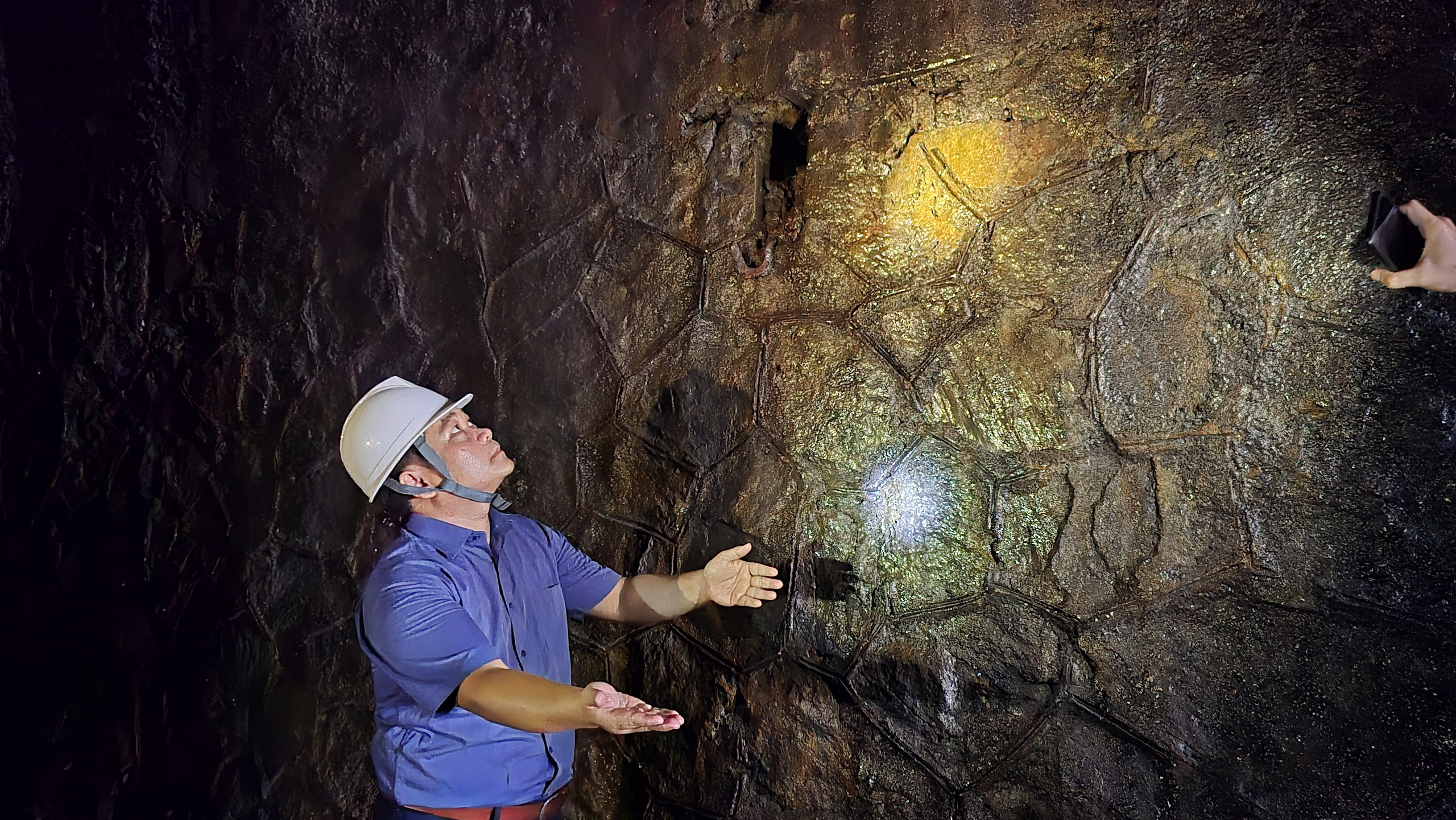 Cận cảnh cầu, hầm đường sắt qua đ&egrave;o Hải V&acirc;n xuống cấp, thấm dột- Ảnh 12.