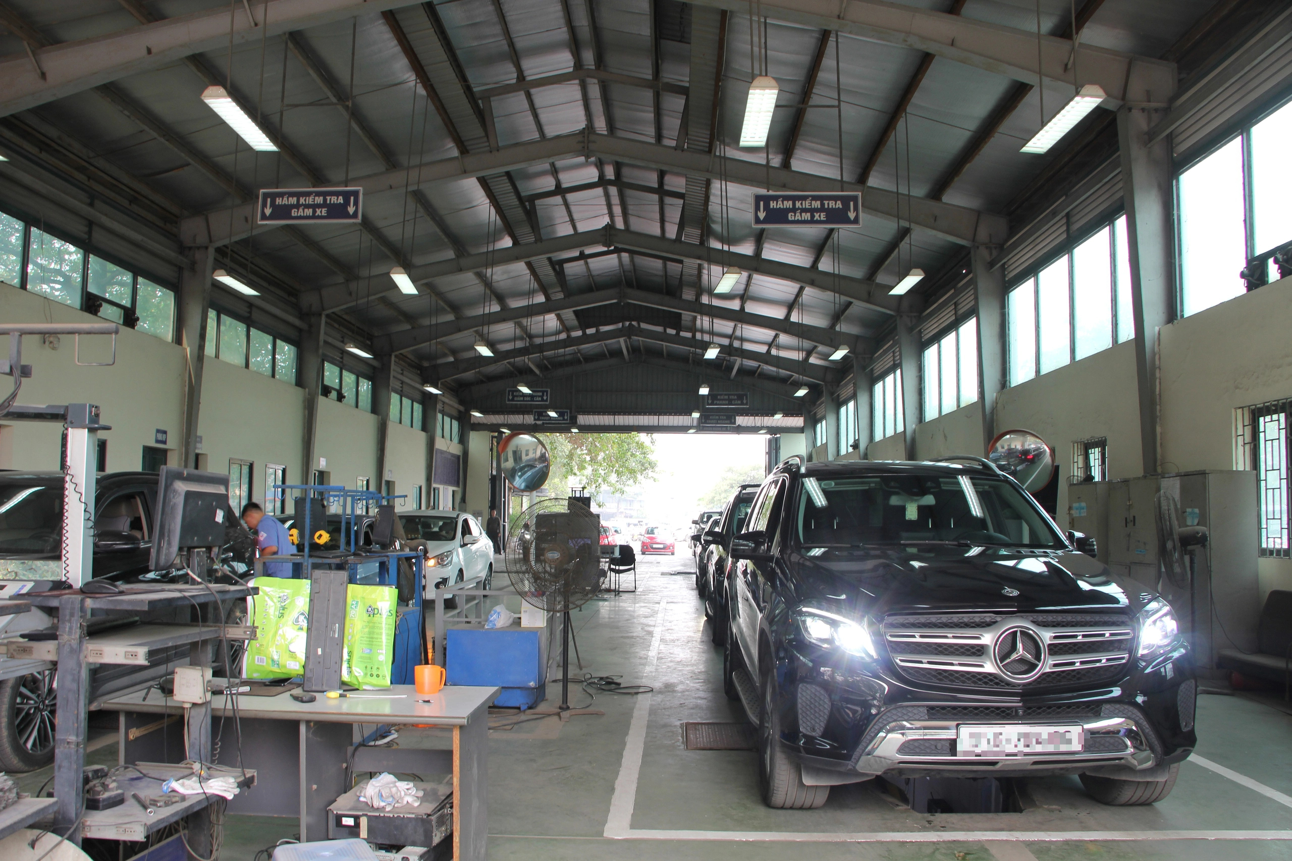 Nhu cầu kiểm định tăng cao, trung tâm đăng kiểm có nghỉ lễ 30/4?- Ảnh 6. Nhu cầu kiểm định tăng cao, trung tâm đăng kiểm có nghỉ lễ 30/4?- Ảnh 6.