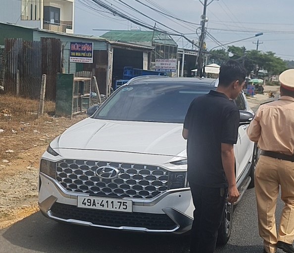 L&acirc;m Đồng: Bắt đối tượng cầm đầu nh&oacute;m x&ocirc;ng v&agrave;o nh&agrave; ch&eacute;m 2 người nhập viện- Ảnh 3.