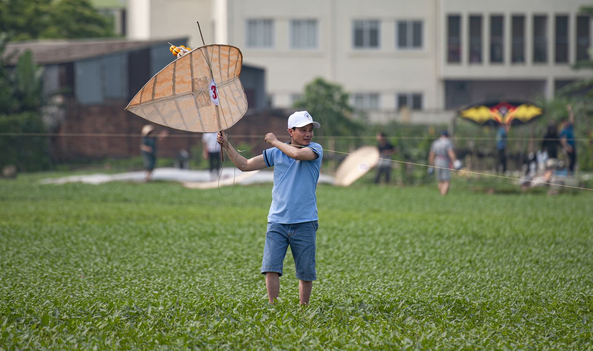 Độc đ&aacute;o lễ hội thả diều l&agrave;ng B&aacute; Dương Nội- Ảnh 13.