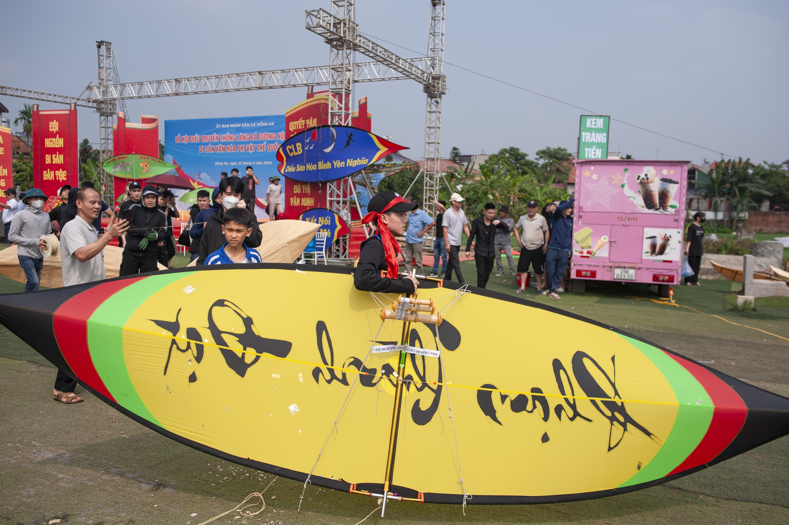 Độc đ&aacute;o lễ hội thả diều l&agrave;ng B&aacute; Dương Nội- Ảnh 8.