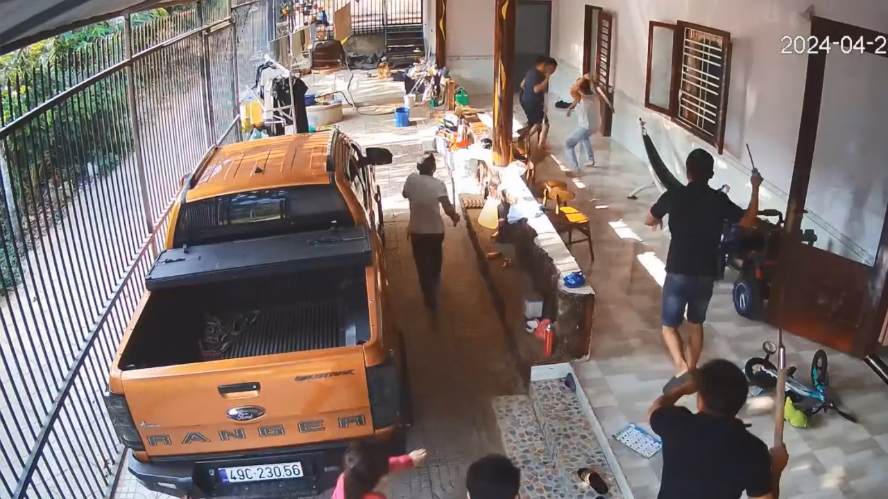 L&acirc;m Đồng: Bắt đối tượng cầm đầu nh&oacute;m x&ocirc;ng v&agrave;o nh&agrave; ch&eacute;m 2 người nhập viện- Ảnh 4.