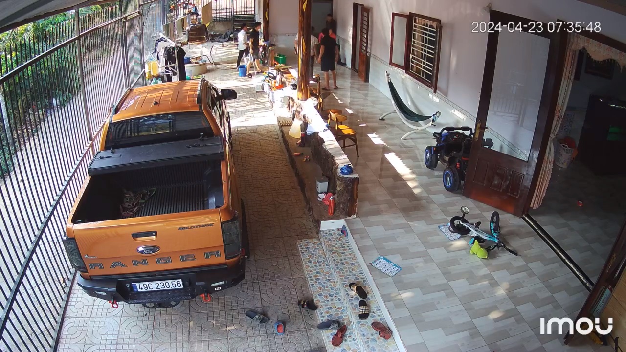 5 người ập v&agrave;o nh&agrave; ch&eacute;m 2 người trọng thương ở L&acirc;m Đồng- Ảnh 1.