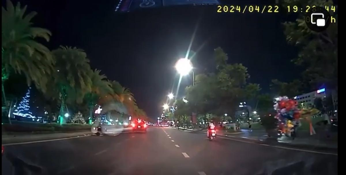 B&igrave;nh Định: Truy t&igrave;m &ocirc; t&ocirc; t&ocirc;ng tr&uacute;ng xe m&aacute;y khiến 1 người bị thương- Ảnh 1.