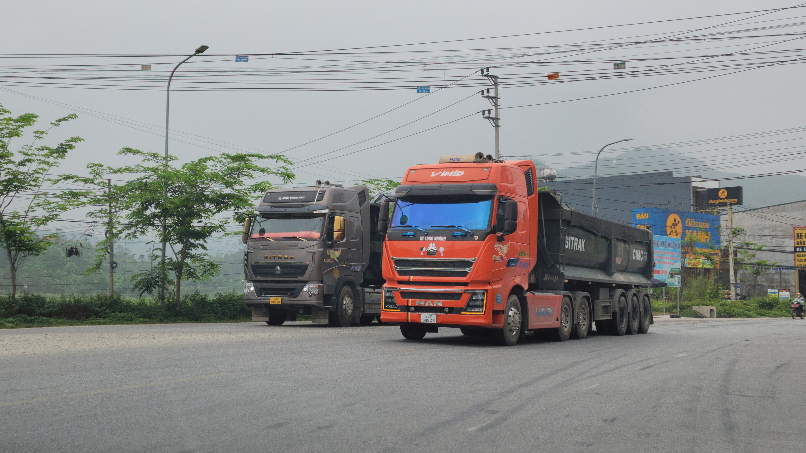Tuy&ecirc;n Quang: Xe chở đ&aacute; qu&aacute; tải h&agrave;ng chục tấn tr&ecirc;n quốc lộ 2C- Ảnh 7.