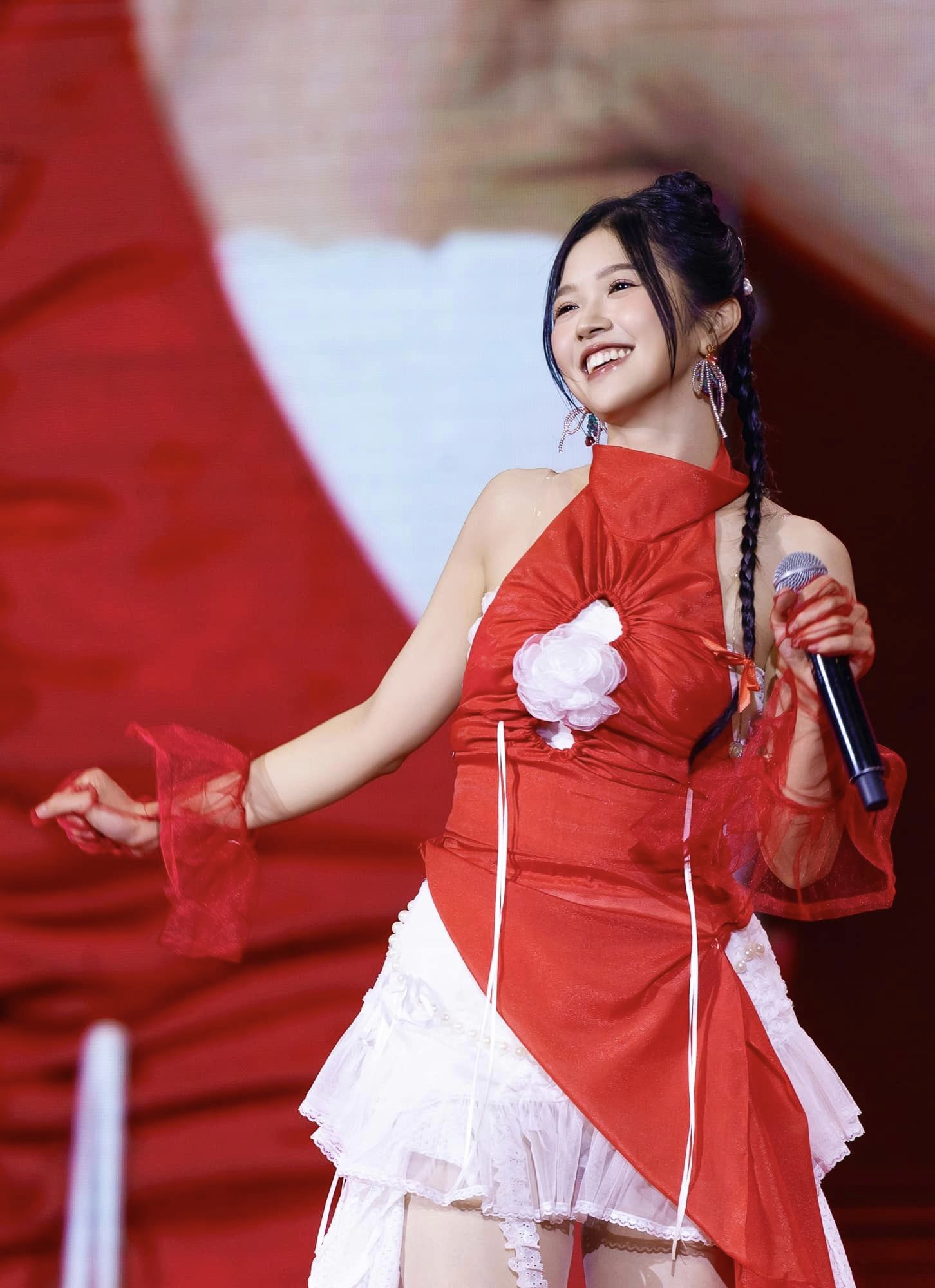 Bị chỉ tr&iacute;ch khi nối g&oacute;t Chi Pu thi Đạp gi&oacute;: Suni Hạ Linh n&oacute;i th&iacute;ch "kh&oacute; v&agrave; liều lĩnh"- Ảnh 2.