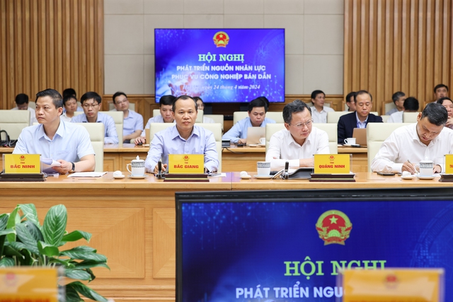 Thủ tướng: Tạo cơ chế ưu đ&atilde;i, đặc th&ugrave; để đ&agrave;o tạo tới 100.000 nh&acirc;n lực c&ocirc;ng nghiệp b&aacute;n dẫn- Ảnh 2.
