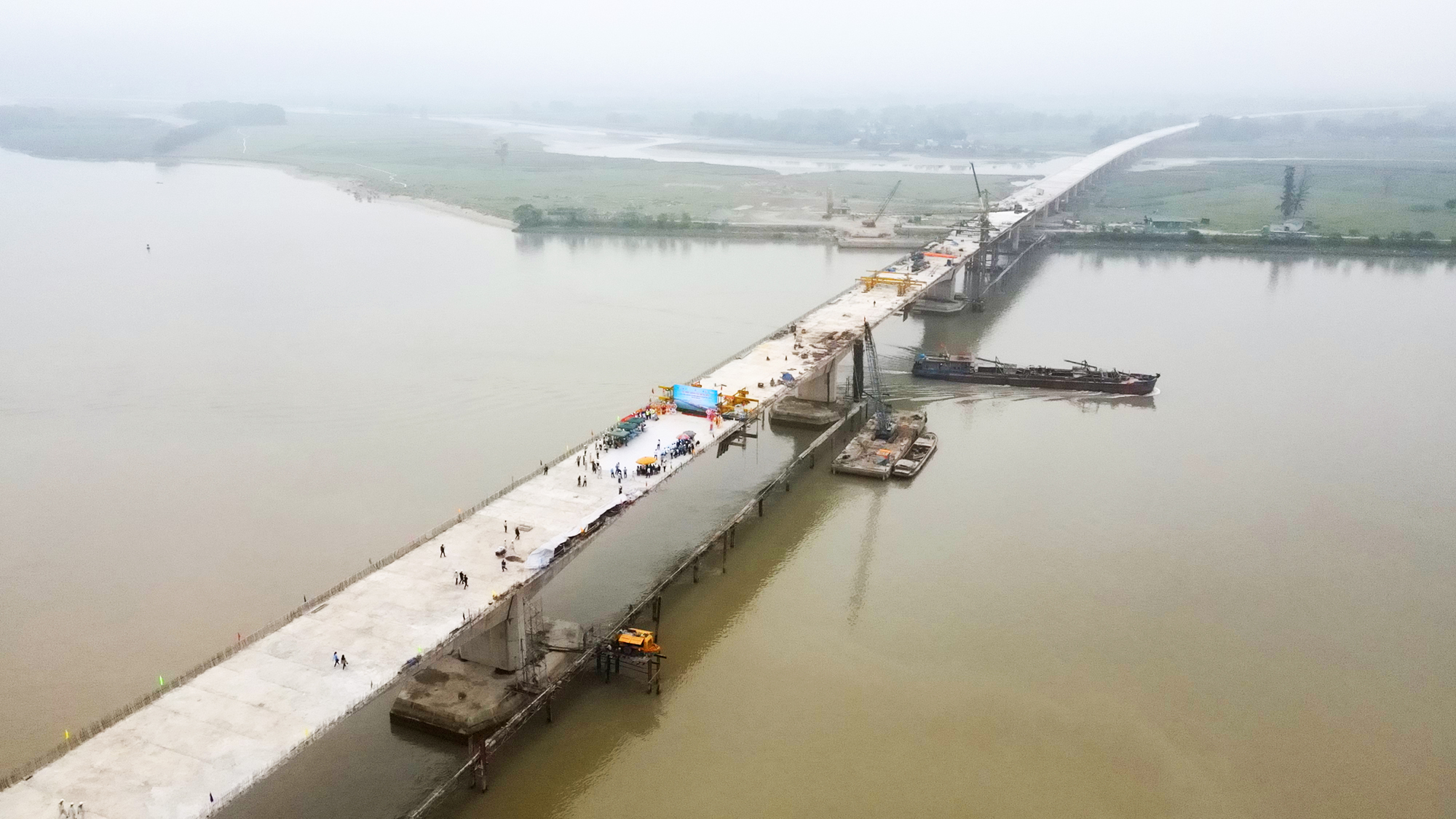 Dự &aacute;n cao tốc đoạn Diễn Ch&acirc;u - B&atilde;i Vọt: Nh&agrave; thầu đầu ti&ecirc;n c&aacute;n đ&iacute;ch vượt mốc 30/4/2024- Ảnh 7.