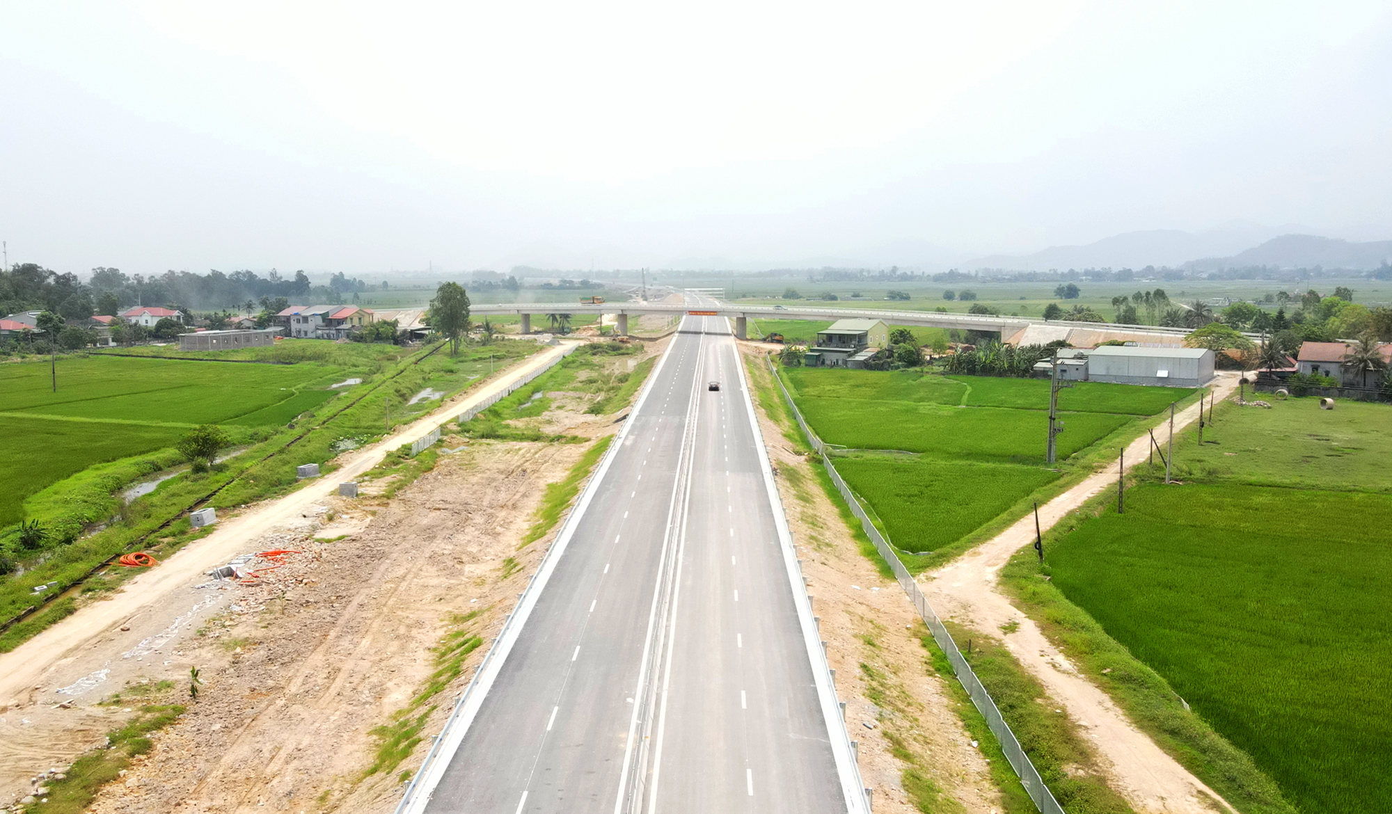 Dự &aacute;n cao tốc đoạn Diễn Ch&acirc;u - B&atilde;i Vọt: Nh&agrave; thầu đầu ti&ecirc;n c&aacute;n đ&iacute;ch vượt mốc 30/4/2024- Ảnh 5.