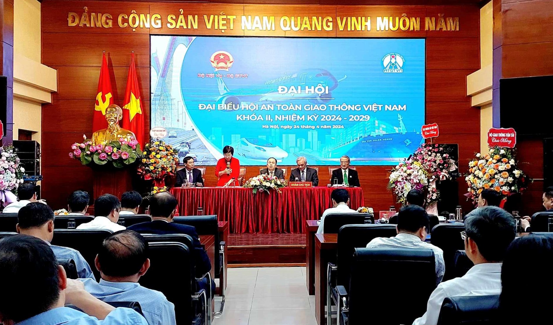 Hội An to&agrave;n giao th&ocirc;ng Việt Nam c&oacute; chủ tịch mới- Ảnh 2.