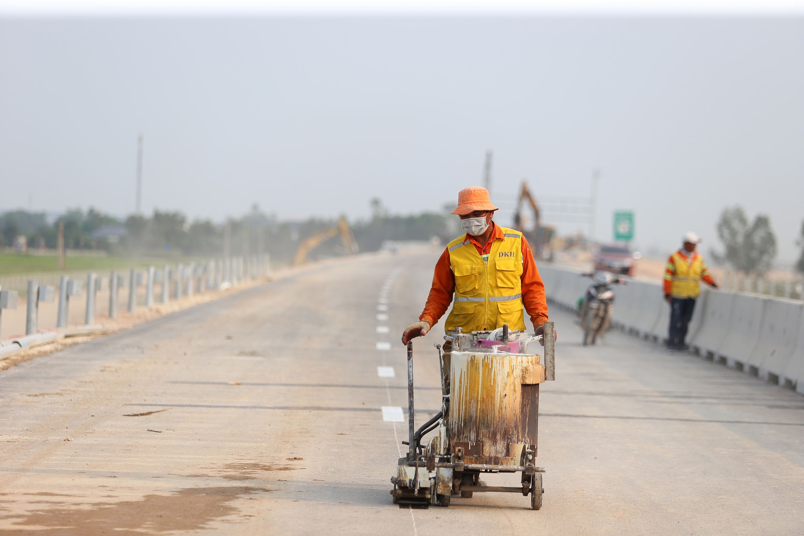 Mướt mải ho&agrave;n thiện 30km đầu tuyến cao tốc Diễn Ch&acirc;u - B&atilde;i Vọt- Ảnh 13.
