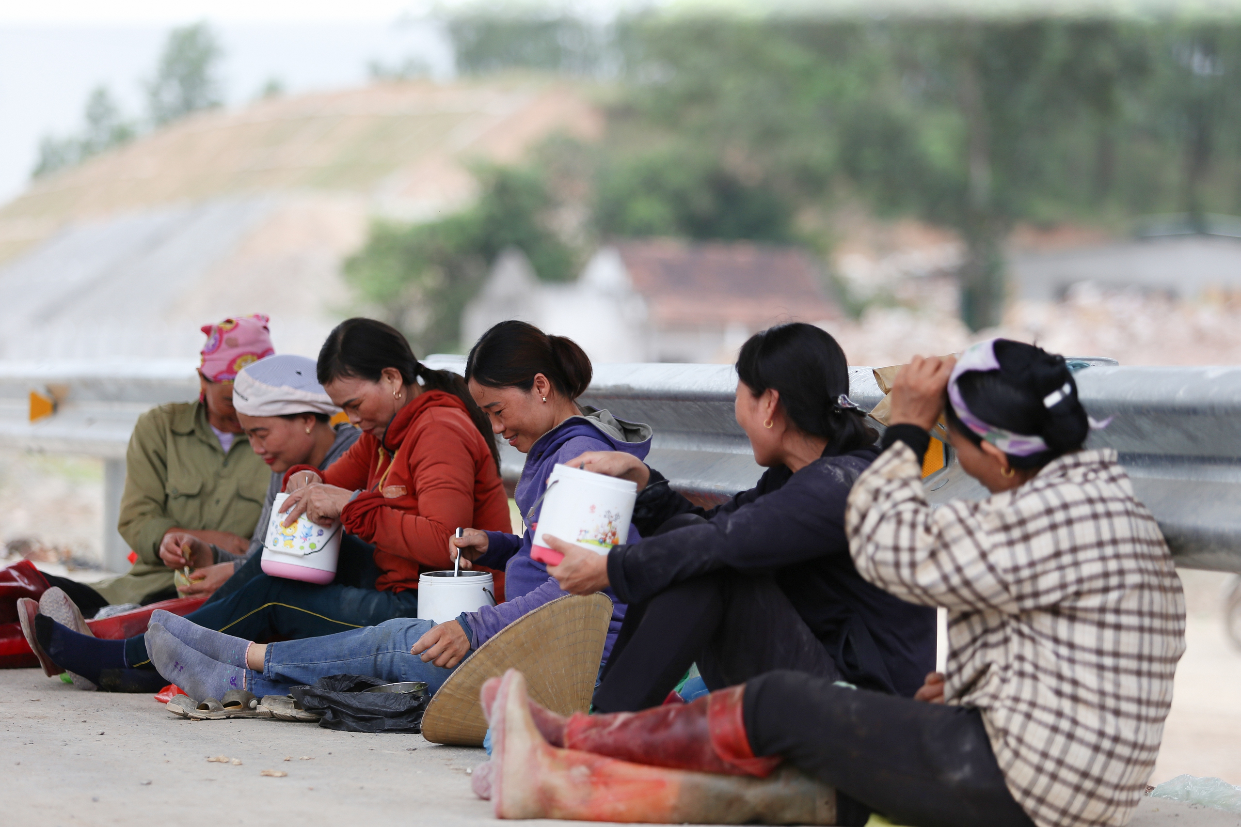Mướt mải ho&agrave;n thiện 30km đầu tuyến cao tốc Diễn Ch&acirc;u - B&atilde;i Vọt- Ảnh 5.