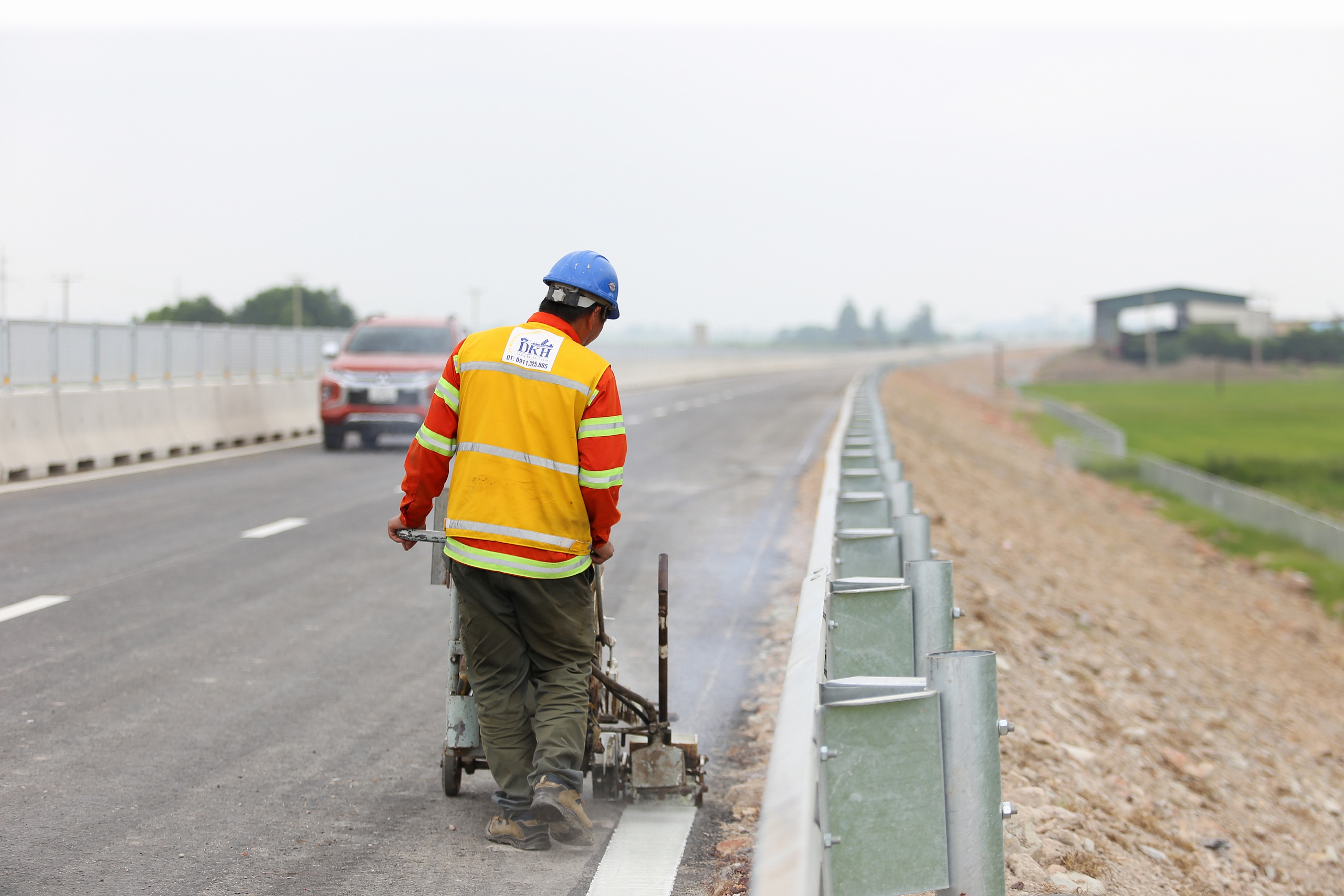 Mướt mải ho&agrave;n thiện 30km đầu tuyến cao tốc Diễn Ch&acirc;u - B&atilde;i Vọt- Ảnh 15.