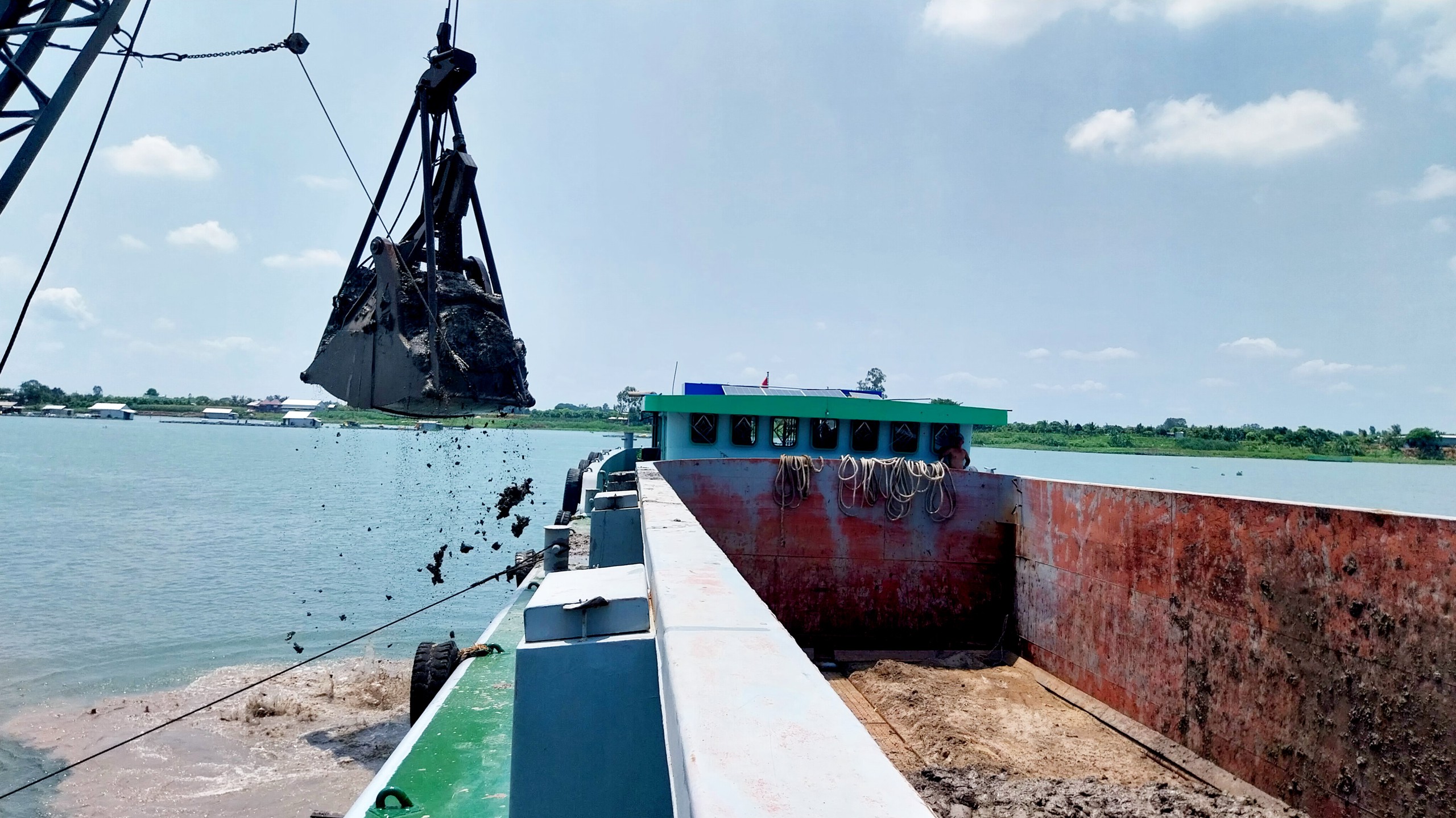 Nh&agrave; thầu bắt đầu đưa c&aacute;t về c&ocirc;ng trường cao tốc Cần Thơ - C&agrave; Mau- Ảnh 6.