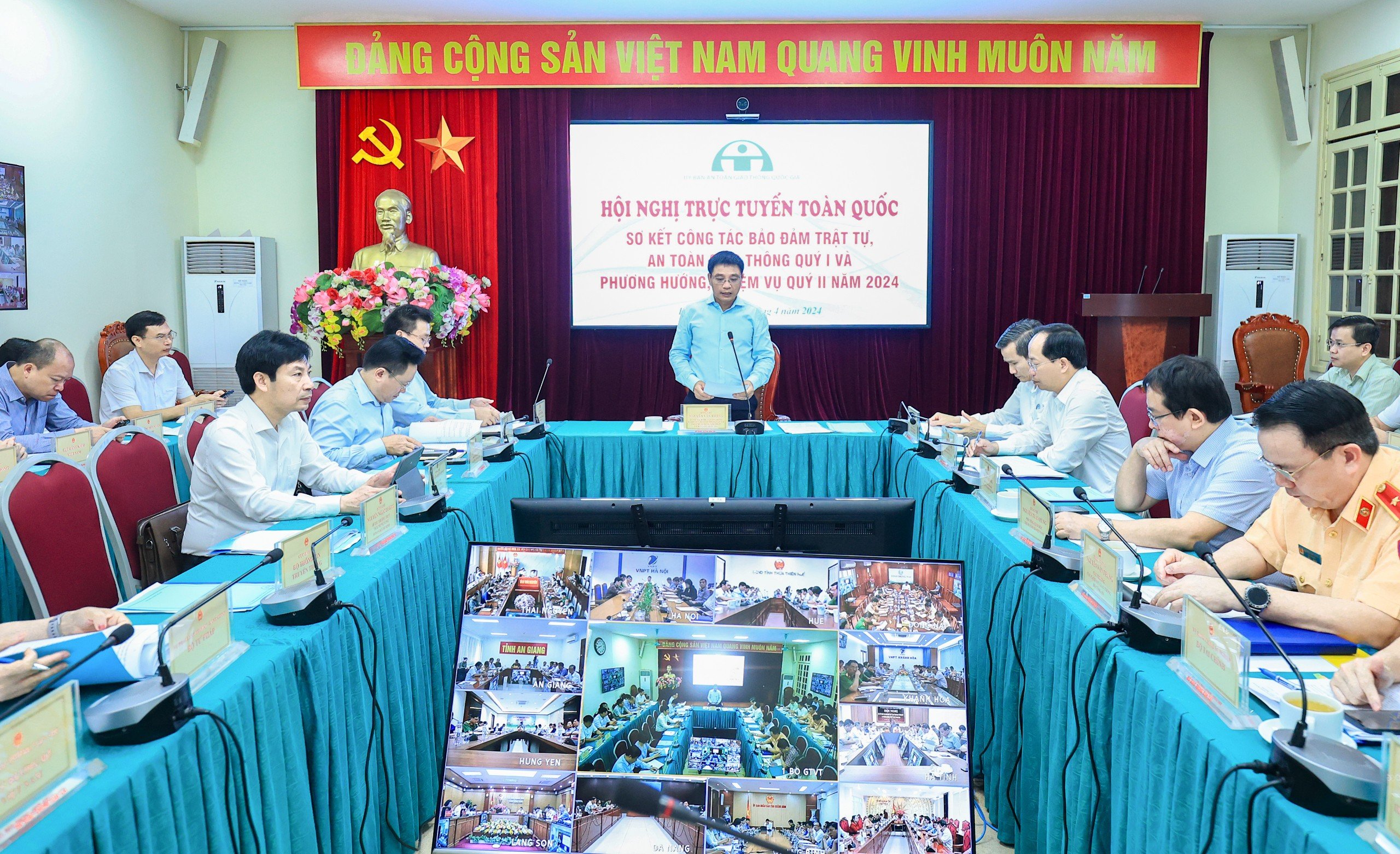Bộ trưởng GTVT: Quyết liệt, ki&ecirc;n tr&igrave; hơn nữa trong c&ocirc;ng t&aacute;c đảm bảo TTATGT- Ảnh 1.