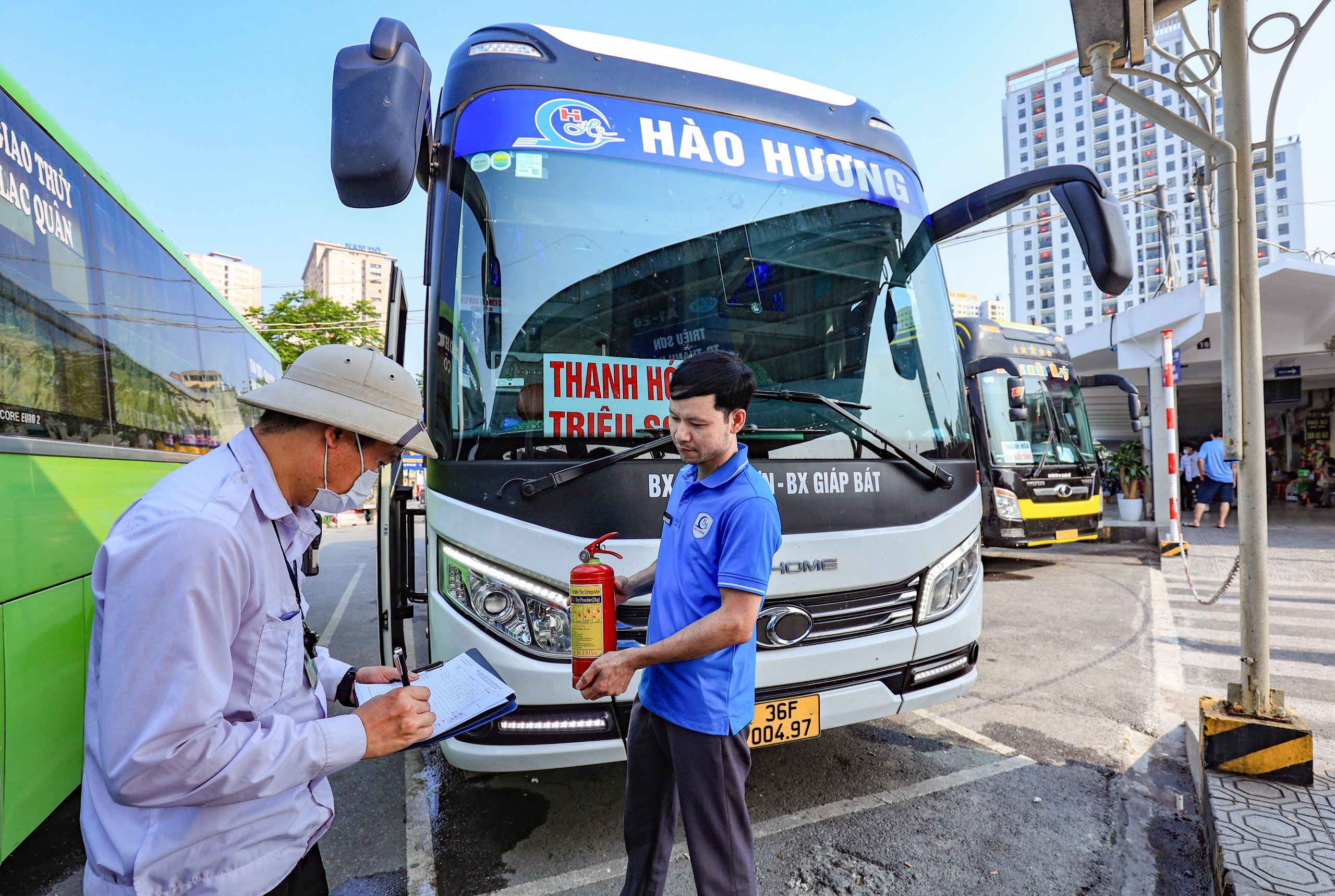Bến xe H&agrave; Nội trước cao điểm nghỉ lễ 30/4-1/5- Ảnh 3.