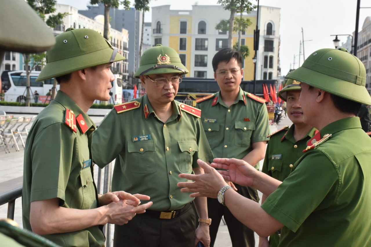 Chi&ecirc;m ngưỡng quảng trường biển Sầm Sơn trước ng&agrave;y khai hội- Ảnh 19.