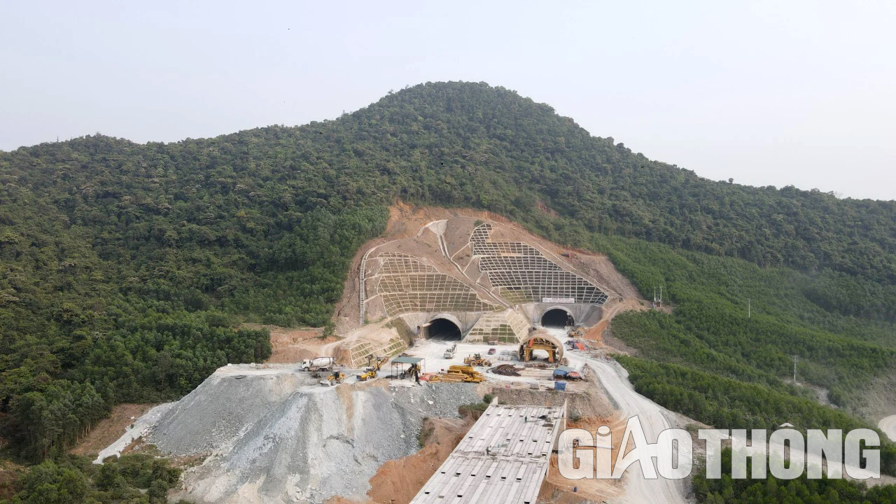 Th&ocirc;ng hầm đường bộ cao tốc d&agrave;i nhất qua H&agrave; Tĩnh trong th&aacute;ng 5- Ảnh 1.