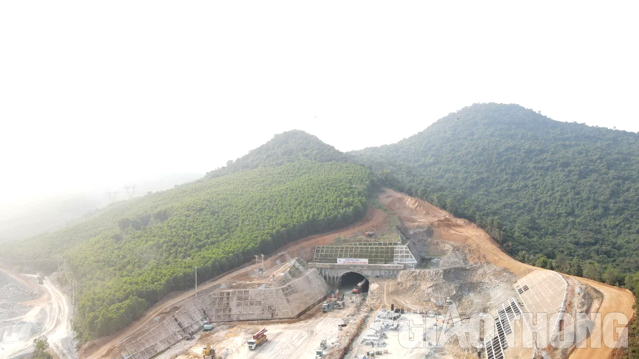 Th&ocirc;ng hầm đường bộ cao tốc d&agrave;i nhất qua H&agrave; Tĩnh trong th&aacute;ng 5- Ảnh 6.