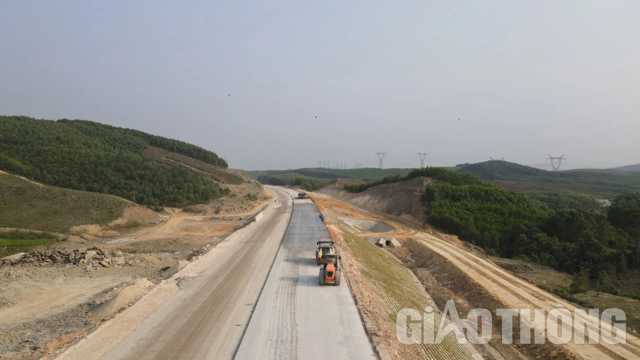 Th&ocirc;ng hầm đường bộ cao tốc d&agrave;i nhất qua H&agrave; Tĩnh trong th&aacute;ng 5- Ảnh 7.