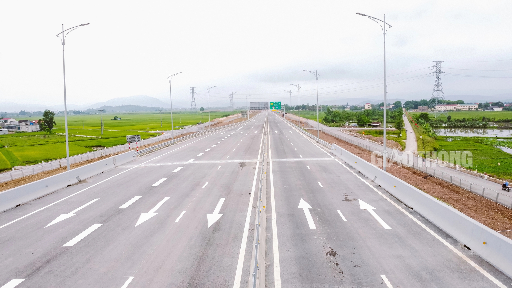 Gặp sự cố tr&ecirc;n cao tốc, gọi số điện thoại n&agrave;o để được hỗ trợ?- Ảnh 1.