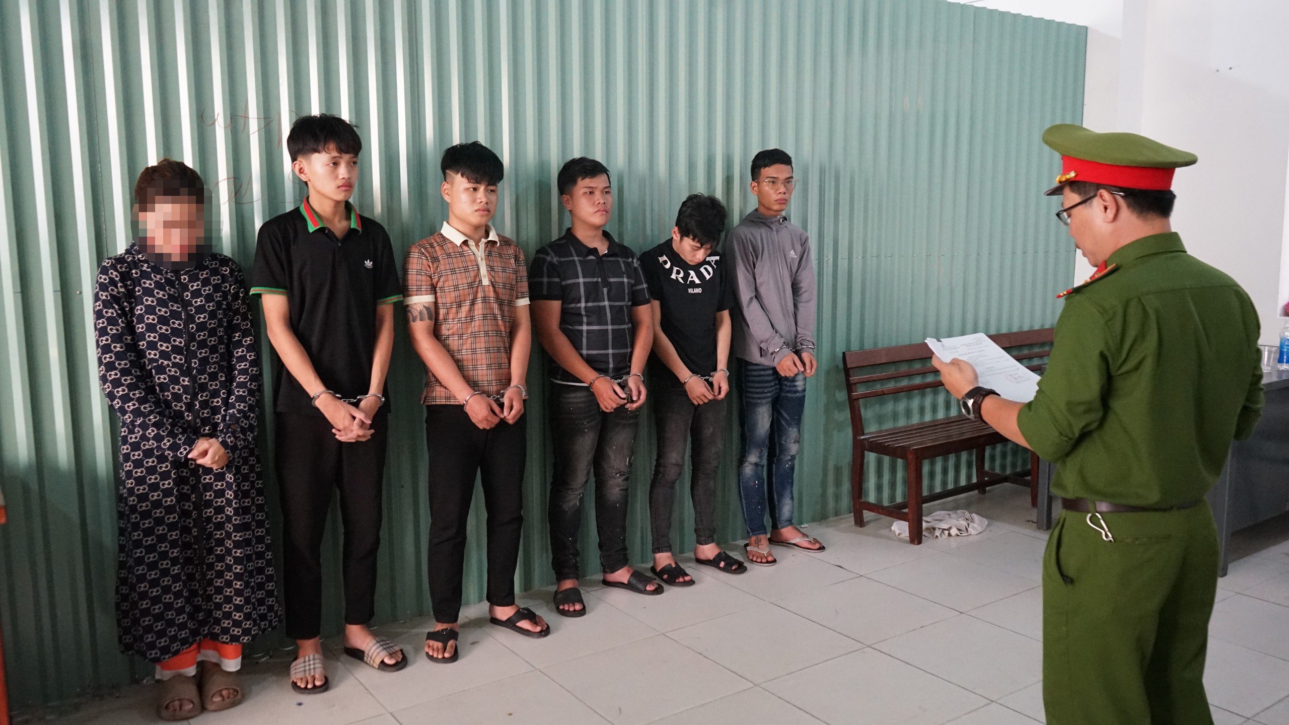 Đ&ocirc;i vợ chồng bị khởi tố v&igrave; tham gia ch&eacute;m người ở Đ&agrave; Nẵng- Ảnh 1.