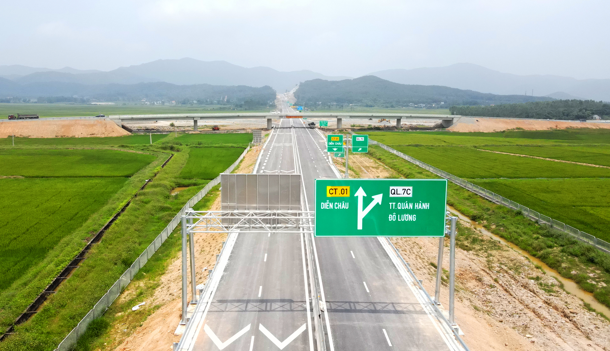 Xe n&agrave;o được l&ecirc;n cao tốc Diễn Ch&acirc;u - B&atilde;i Vọt dịp 30/4?- Ảnh 1.