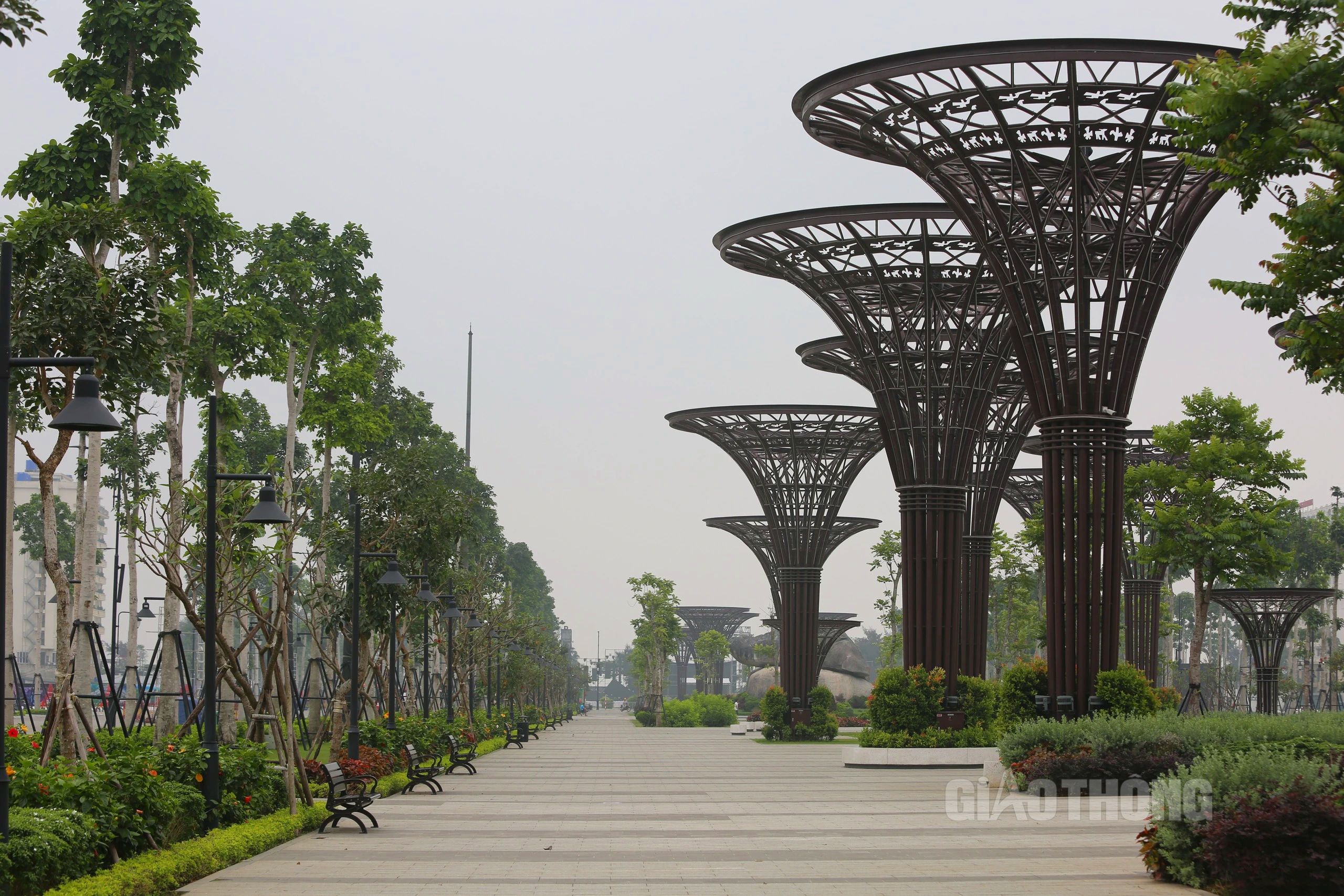 Chi&ecirc;m ngưỡng quảng trường biển Sầm Sơn trước ng&agrave;y khai hội- Ảnh 8.
