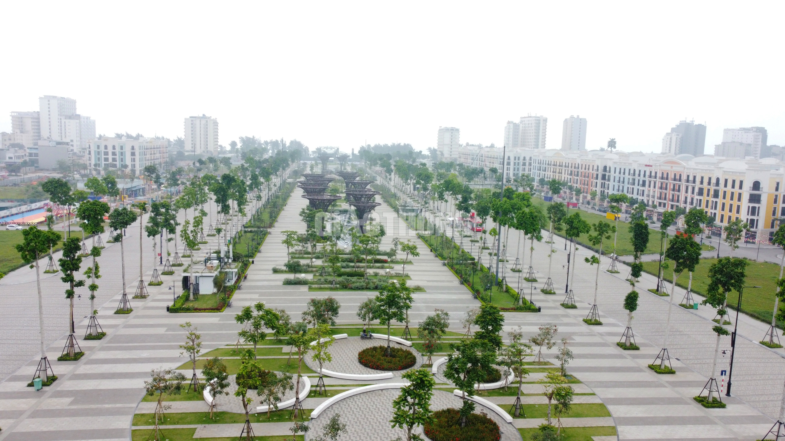 Chi&ecirc;m ngưỡng quảng trường biển Sầm Sơn trước ng&agrave;y khai hội- Ảnh 2.