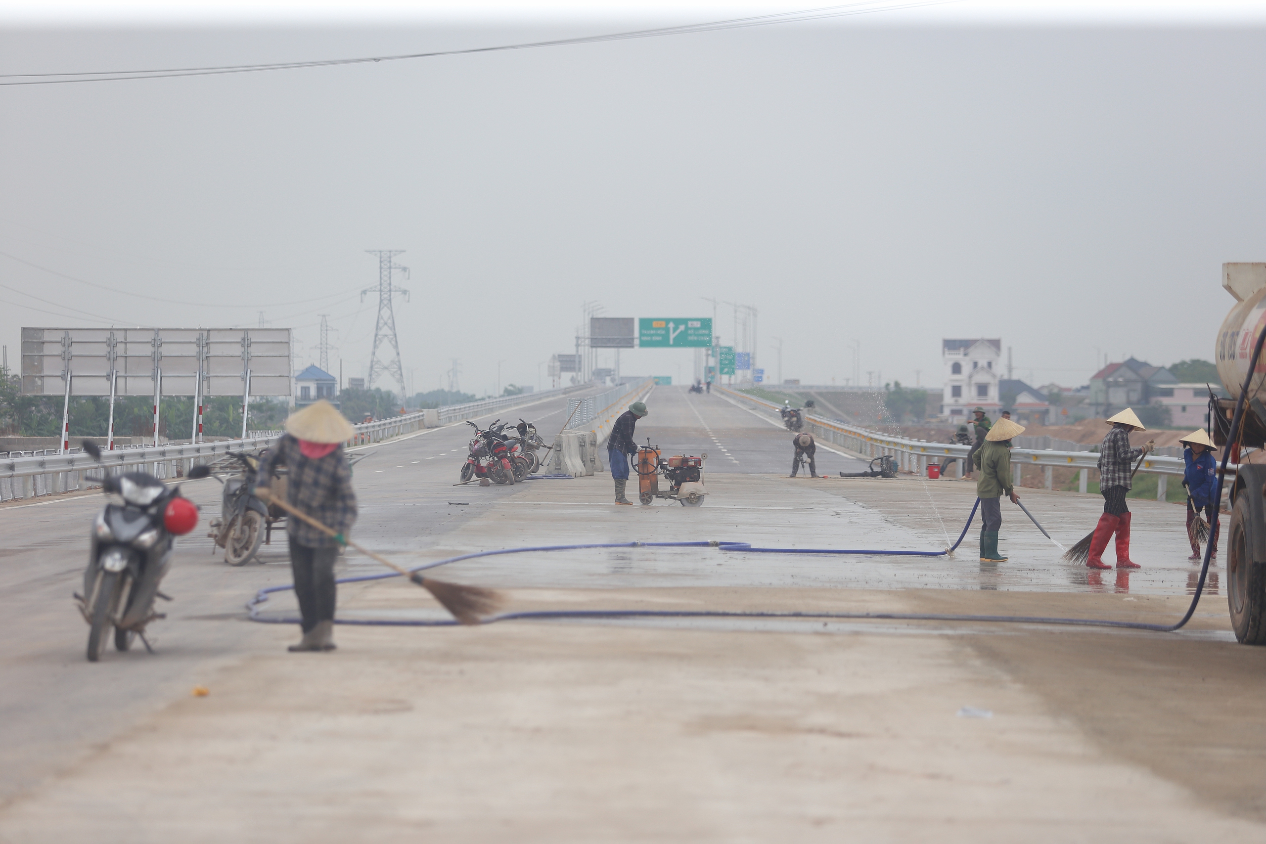 To&agrave;n cảnh 30km đầu tuyến cao tốc Diễn Ch&acirc;u - B&atilde;i Vọt sắp th&ocirc;ng xe- Ảnh 6.