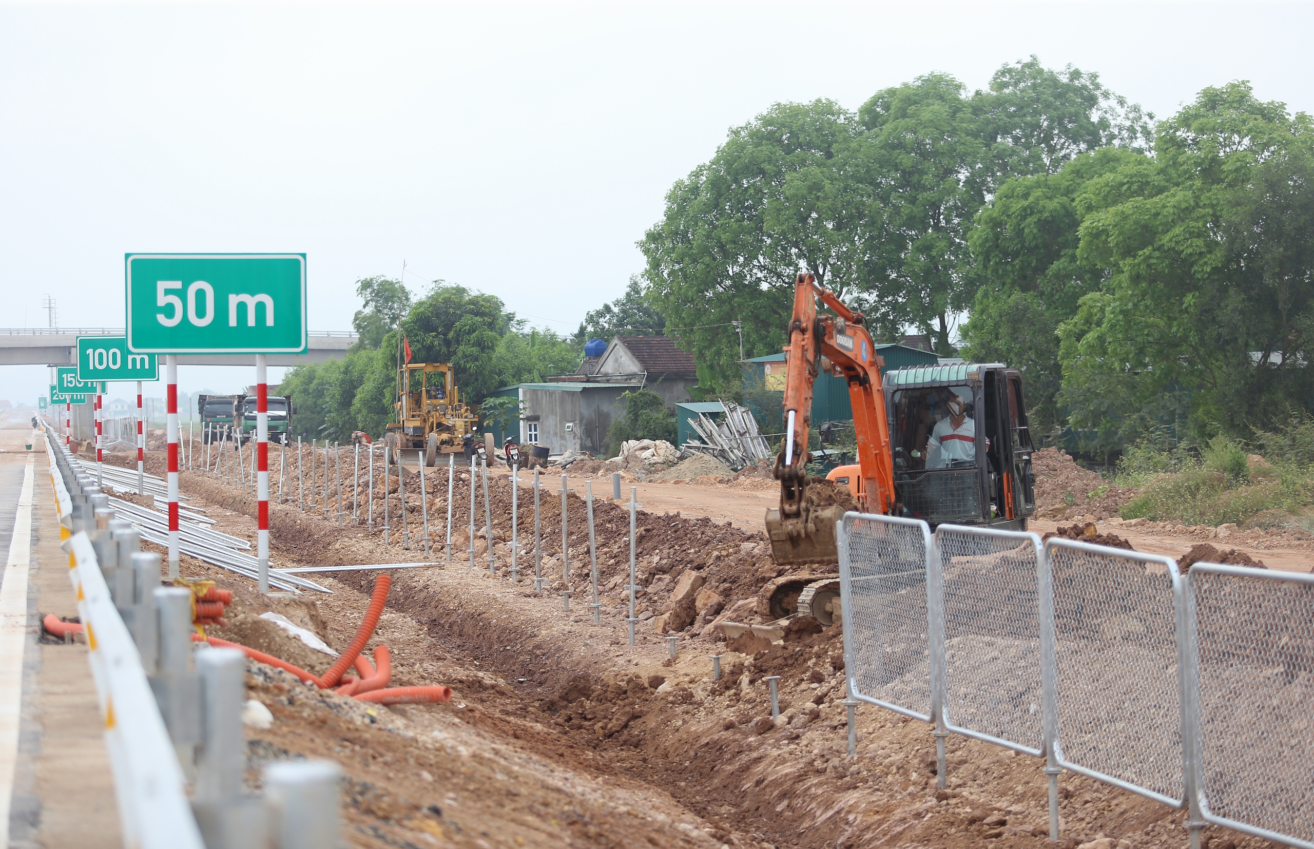 To&agrave;n cảnh 30km đầu tuyến cao tốc Diễn Ch&acirc;u - B&atilde;i Vọt sắp th&ocirc;ng xe- Ảnh 8.