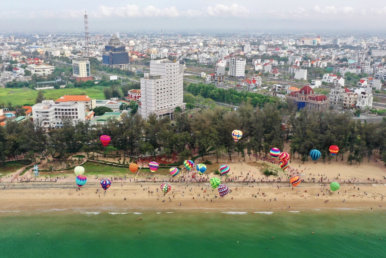 Đến Phan Thiết dịp lễ 30/4-1/5, xem ph&aacute;o hoa ở đ&acirc;u?- Ảnh 1.