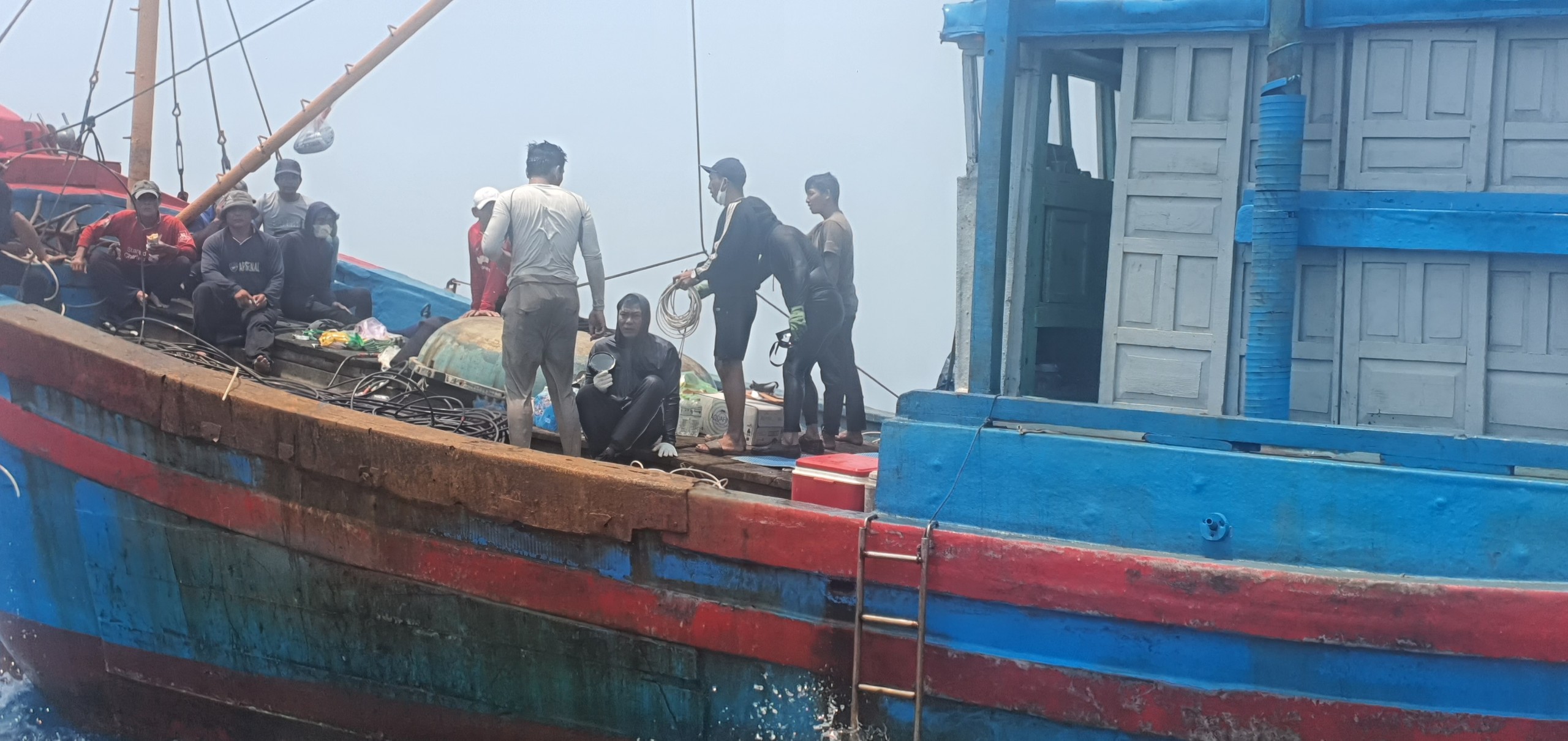 Vụ ch&igrave;m s&agrave; lan ở Quảng Ng&atilde;i: Huy động đội thợ lặn chuy&ecirc;n nghiệp t&igrave;m kiếm- Ảnh 2.