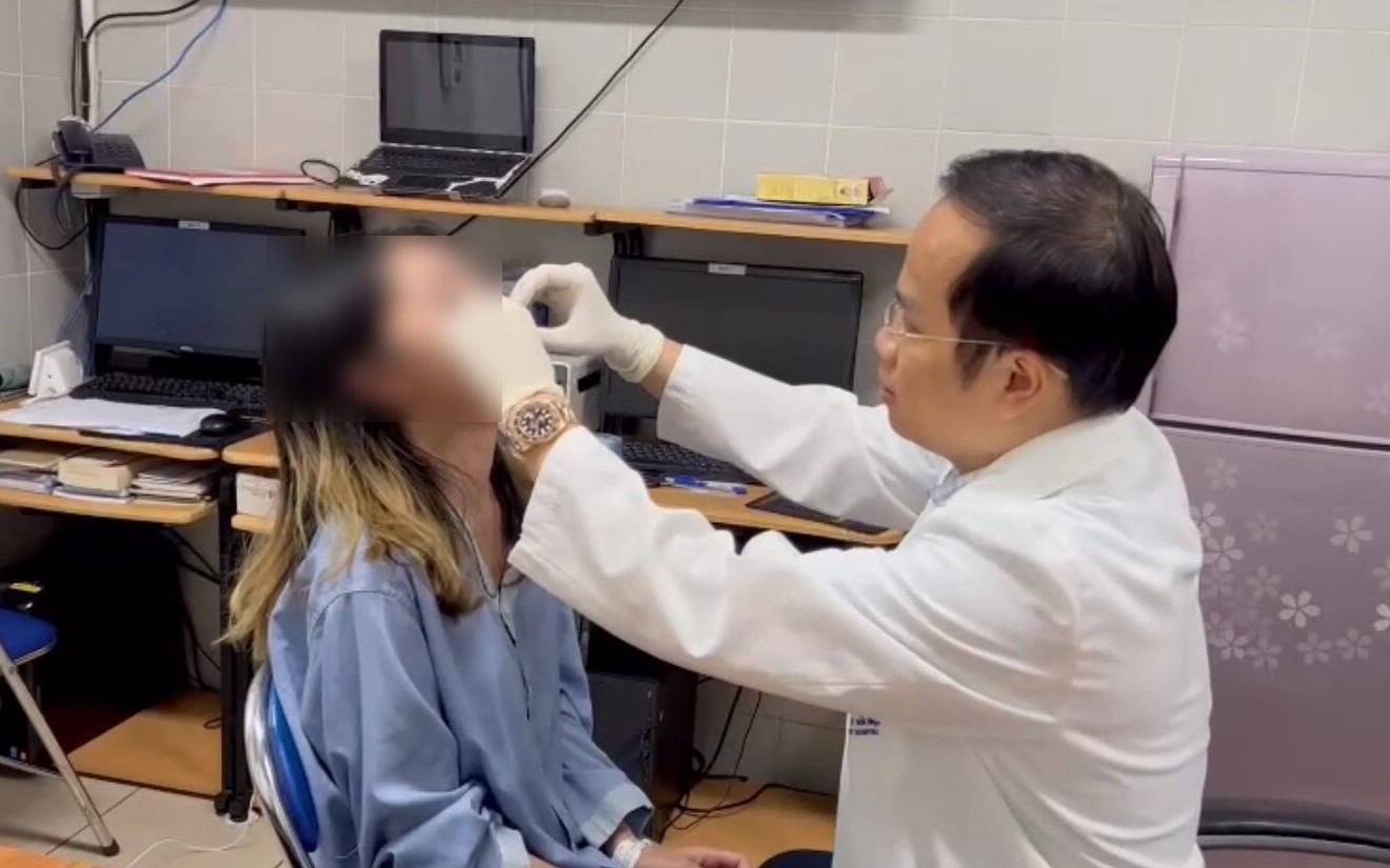 C&ocirc; g&aacute;i trẻ nhập viện với cặp m&ocirc;i biến dạng sau thẩm mỹ cắt m&ocirc;i tr&aacute;i tim