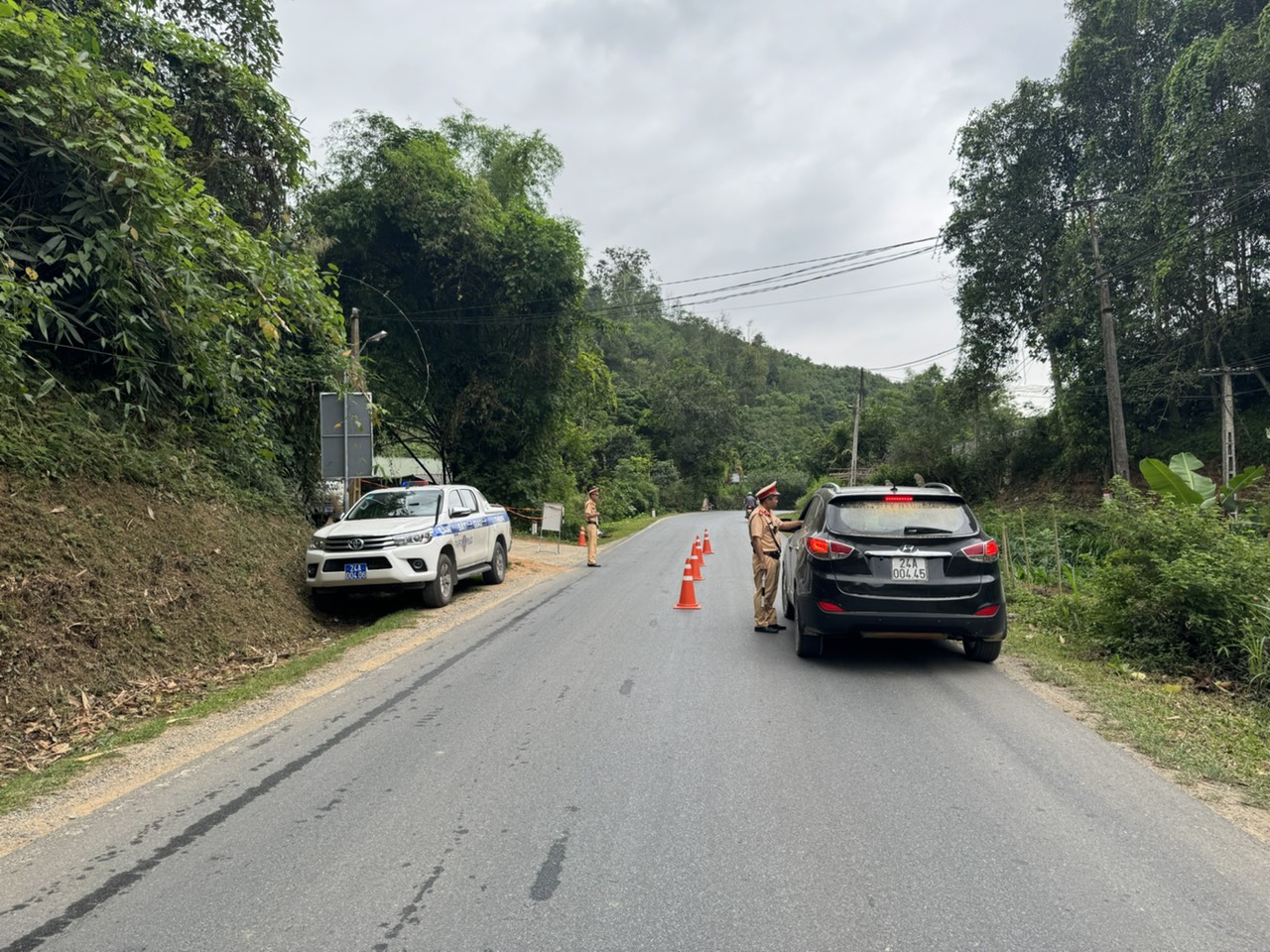 CSGT L&agrave;o Cai lập 200 chốt xử l&yacute; vi phạm v&agrave; đảm bảo ATGT dịp nghỉ lễ 30/4 - 1/5- Ảnh 2.