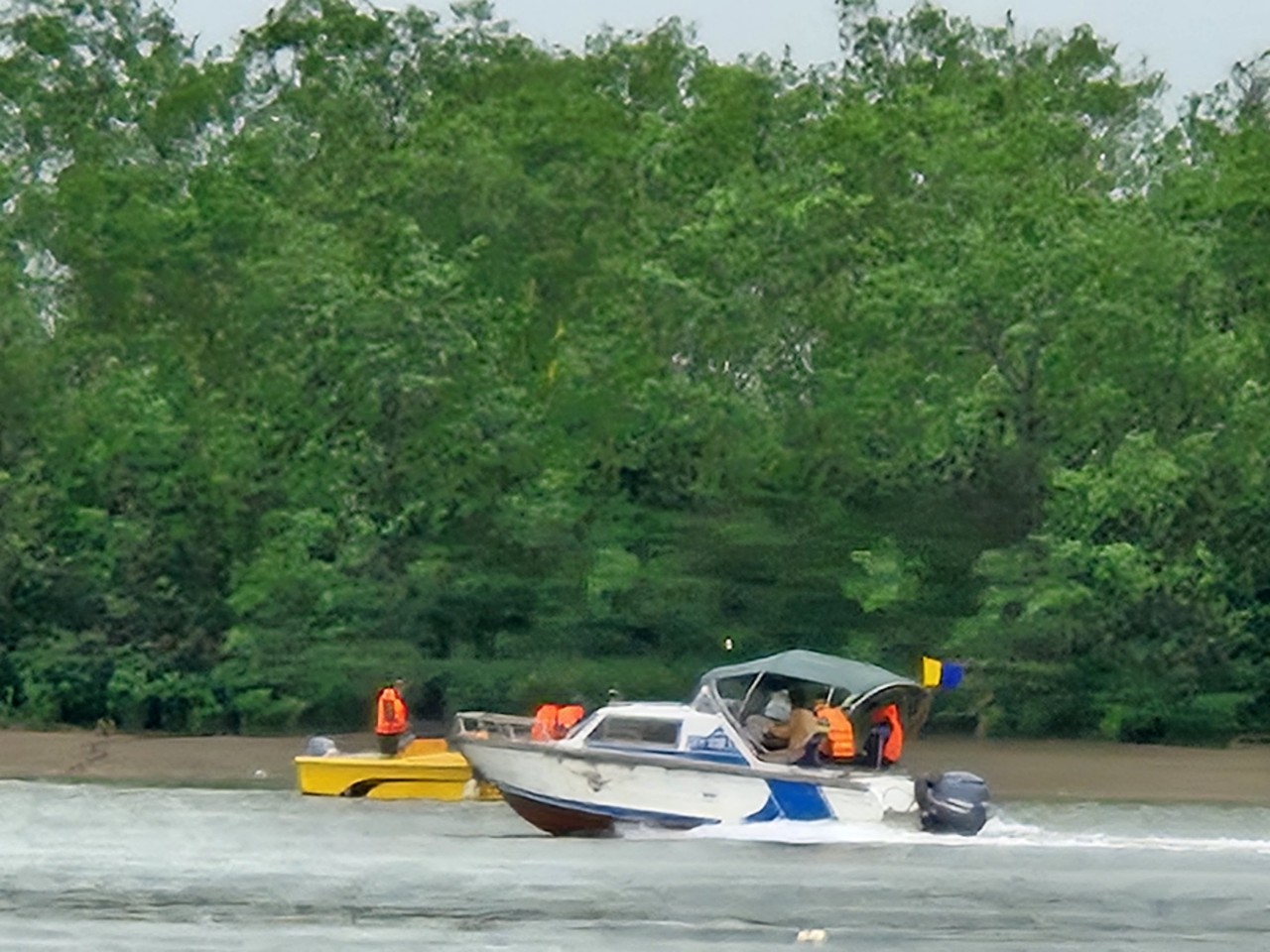 Quảng Ninh: Đang t&igrave;m kiếm 4 phụ nữ mất t&iacute;ch do lật thuyền tr&ecirc;n s&ocirc;ng Chanh- Ảnh 2.