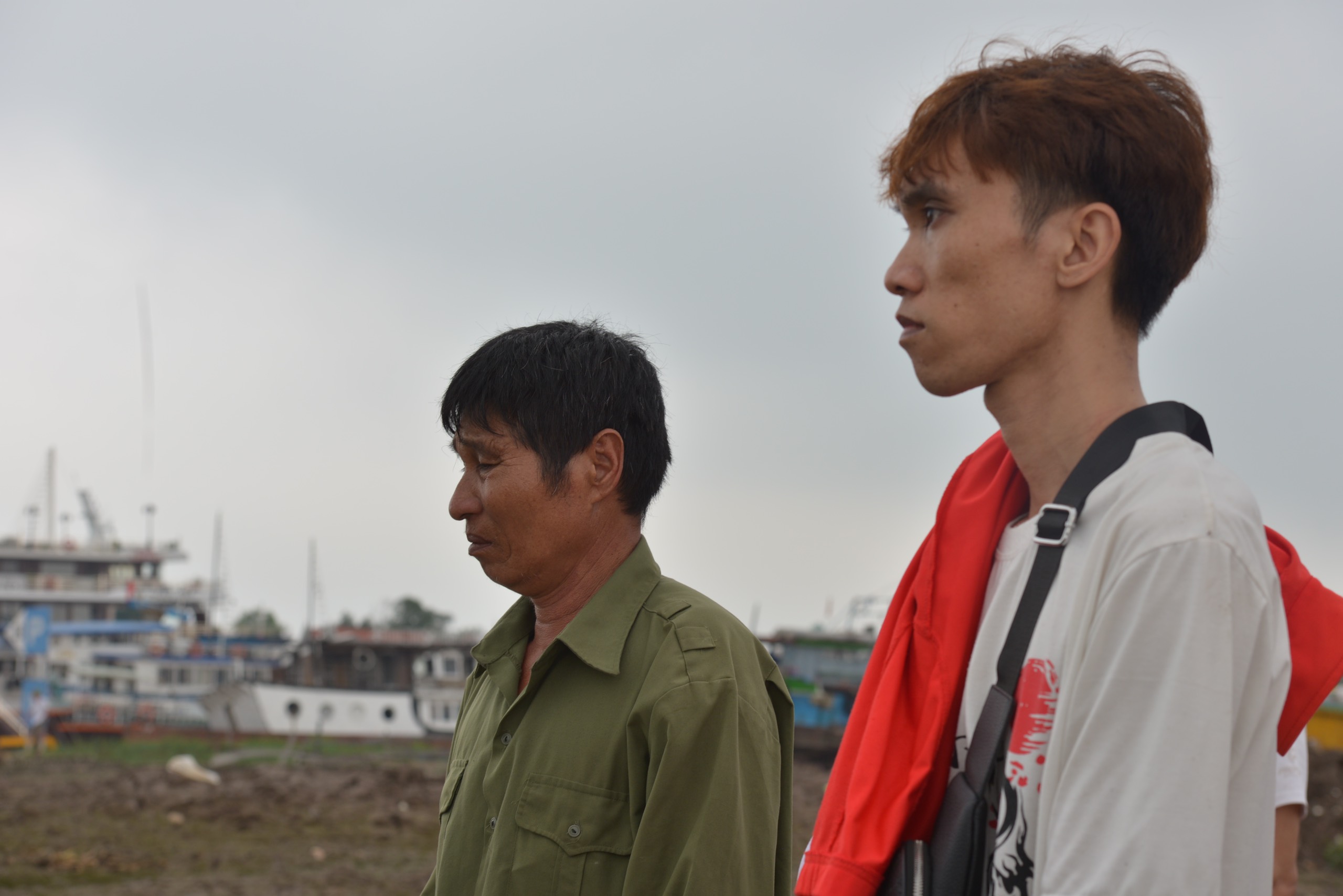 Người th&acirc;n kh&oacute;c r&ograve;ng ng&oacute;ng 4 nạn nh&acirc;n mất t&iacute;ch trong vụ lật đ&ograve; tr&ecirc;n s&ocirc;ng Chanh- Ảnh 4.