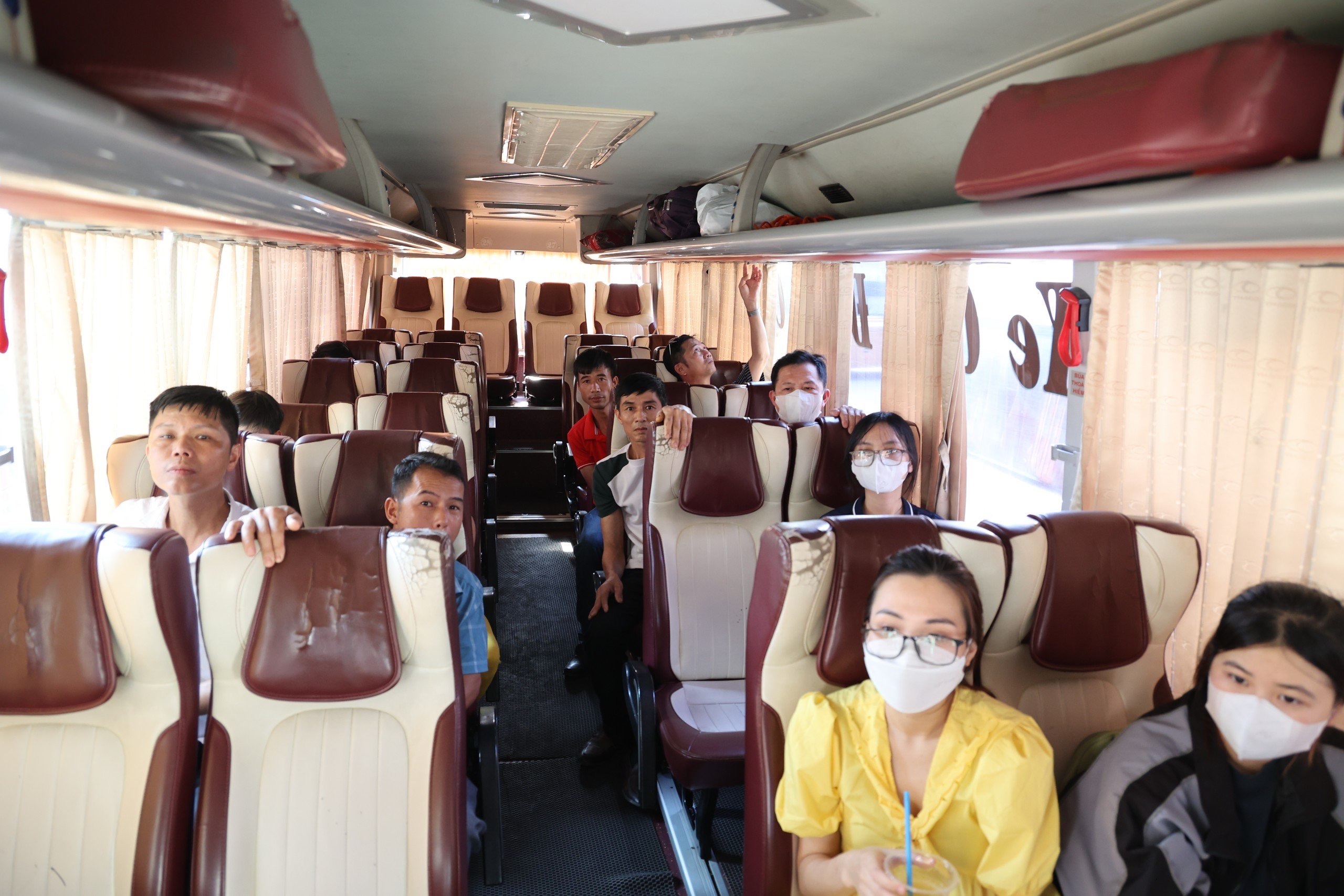 Bến xe đ&ocirc;ng nghẹt trước kỳ nghỉ lễ 30/4 -1/5- Ảnh 17.