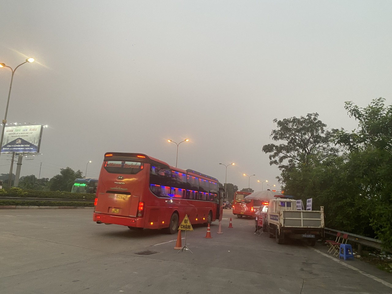 Trạm thu ph&iacute; cửa ng&otilde; Thủ đ&ocirc; th&ocirc;ng tho&aacute;ng ng&agrave;y cuối trước kỳ nghỉ lễ 30/4- Ảnh 9.