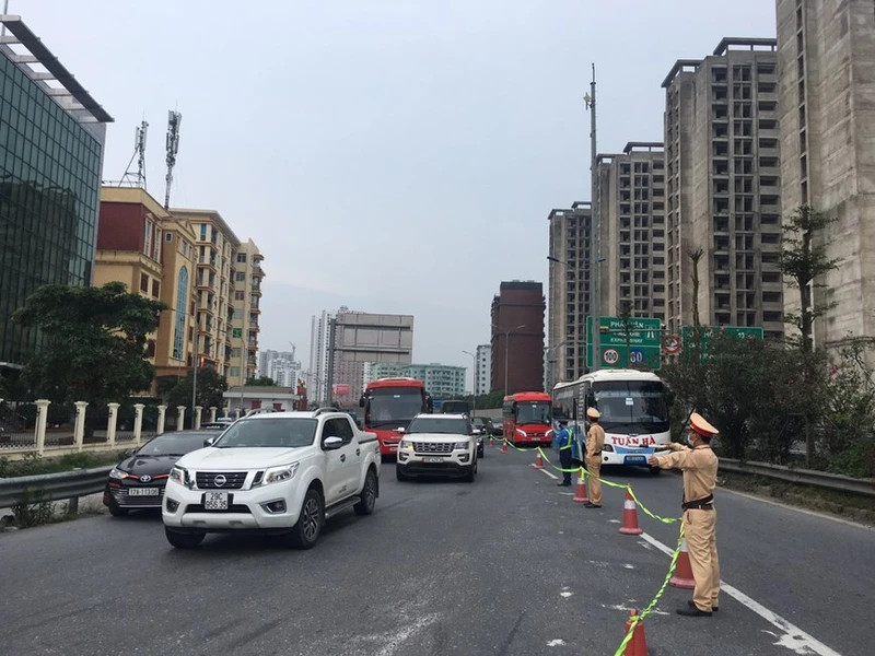 Phương tiện ra, v&agrave;o H&agrave; Nội dịp nghỉ lễ 30/4 - 1/5 thế n&agrave;o cho đỡ &ugrave;n tắc?- Ảnh 1.