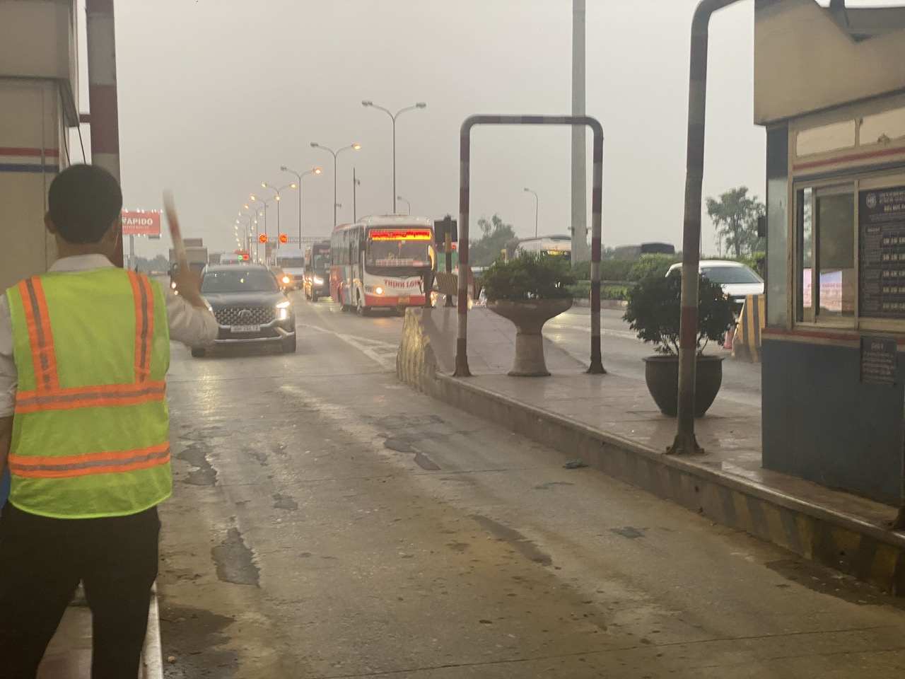 Trạm thu ph&iacute; cửa ng&otilde; Thủ đ&ocirc; th&ocirc;ng tho&aacute;ng ng&agrave;y cuối trước kỳ nghỉ lễ 30/4- Ảnh 3.